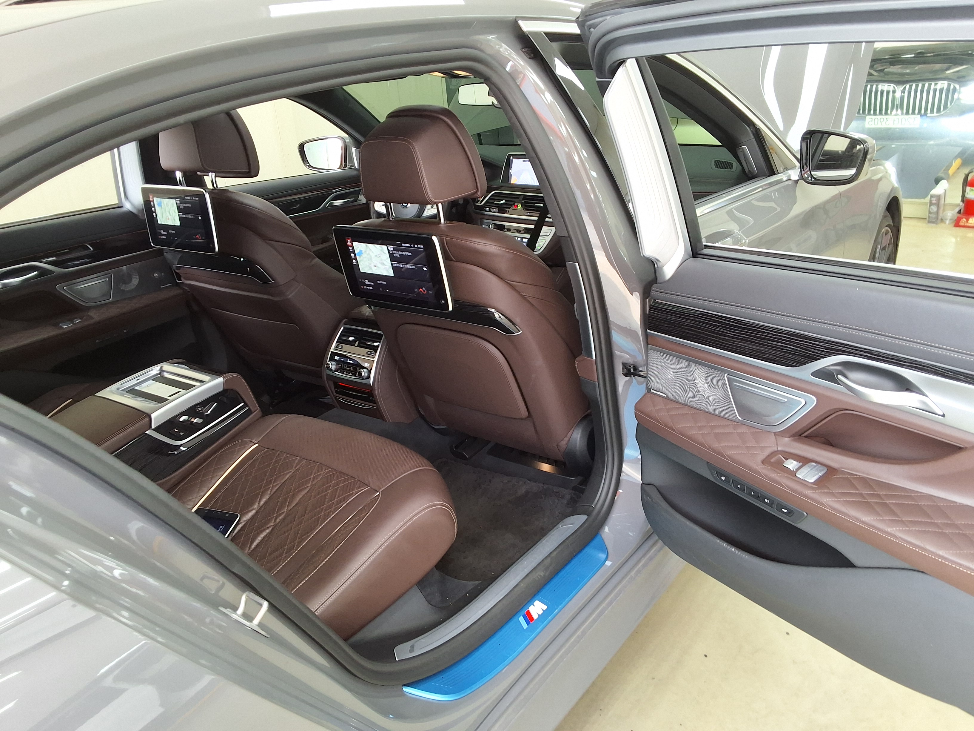 BMW 7 Series 2022 - Image 12