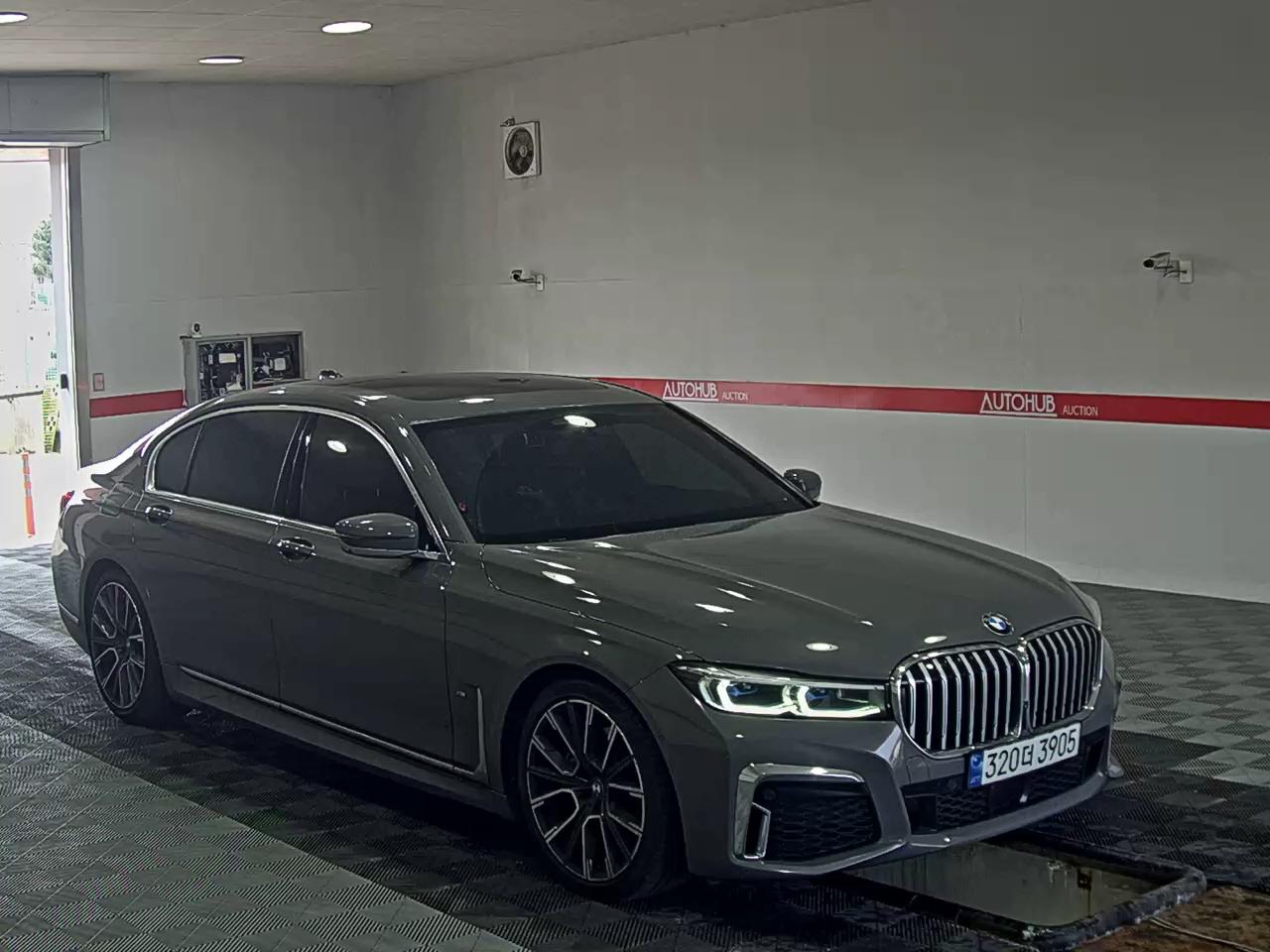 BMW 7 Series 2022 - Image 2