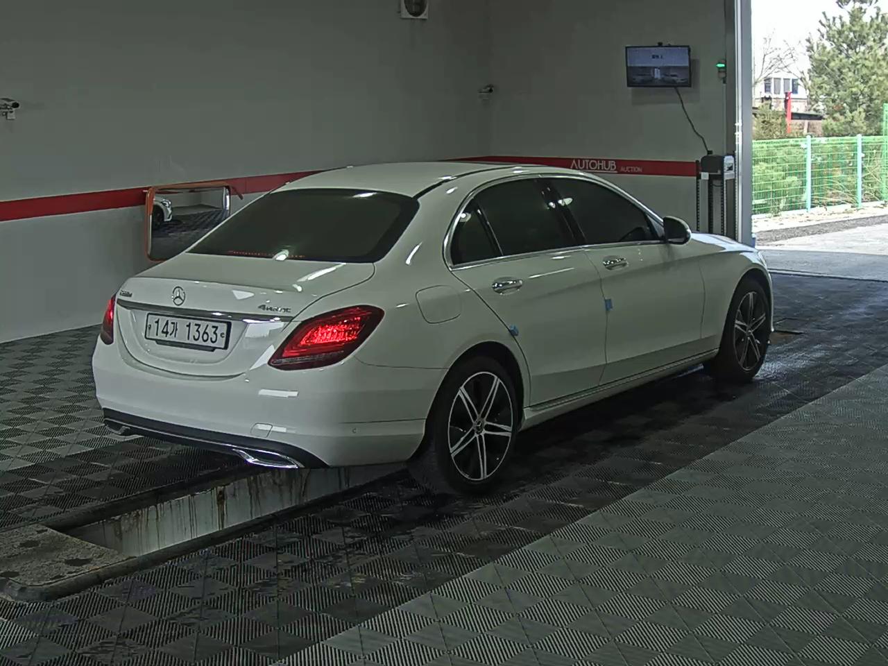 Mercedes-Benz C-Class - 4