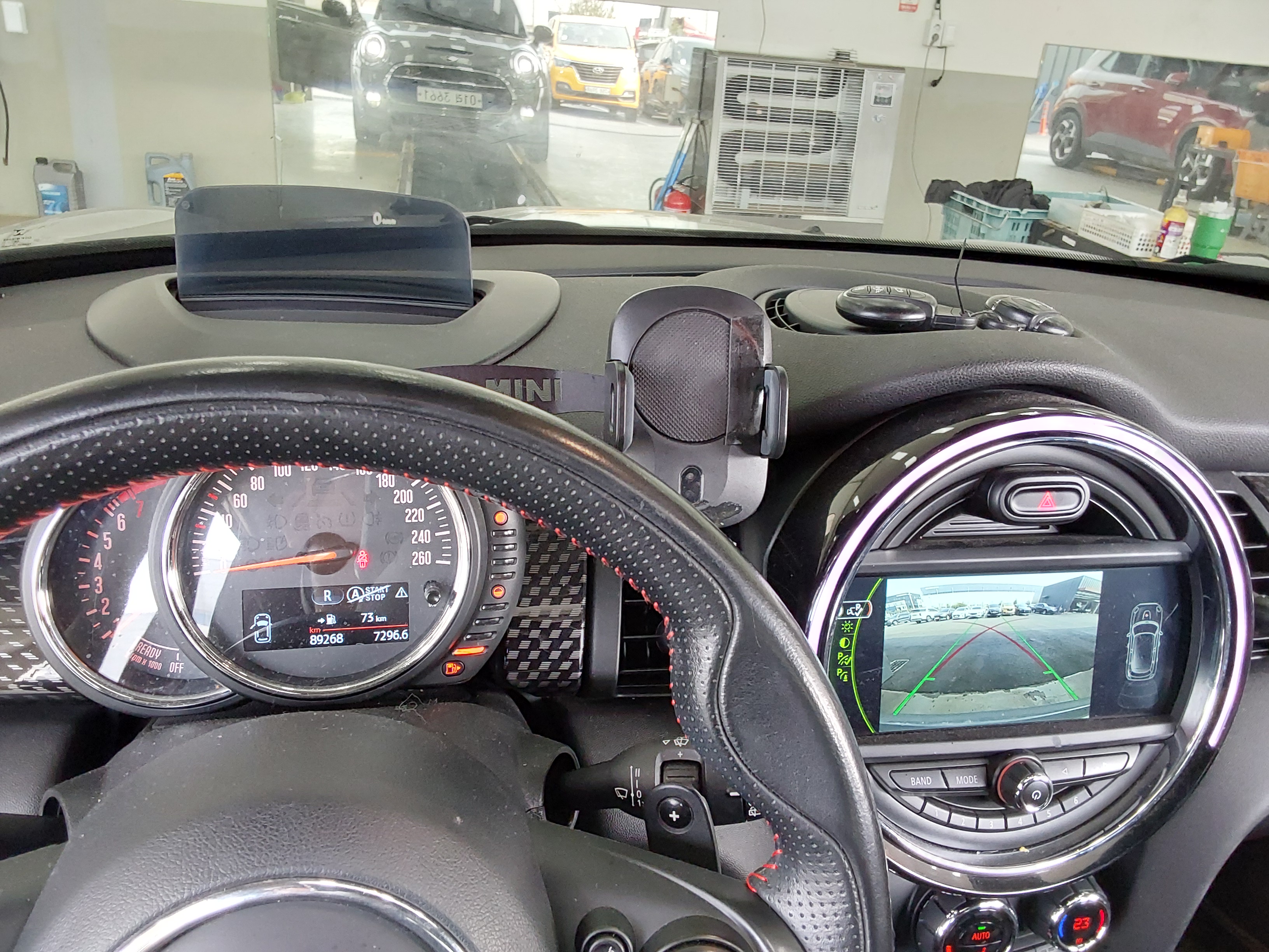 BMW MINI 2018 - Image 17