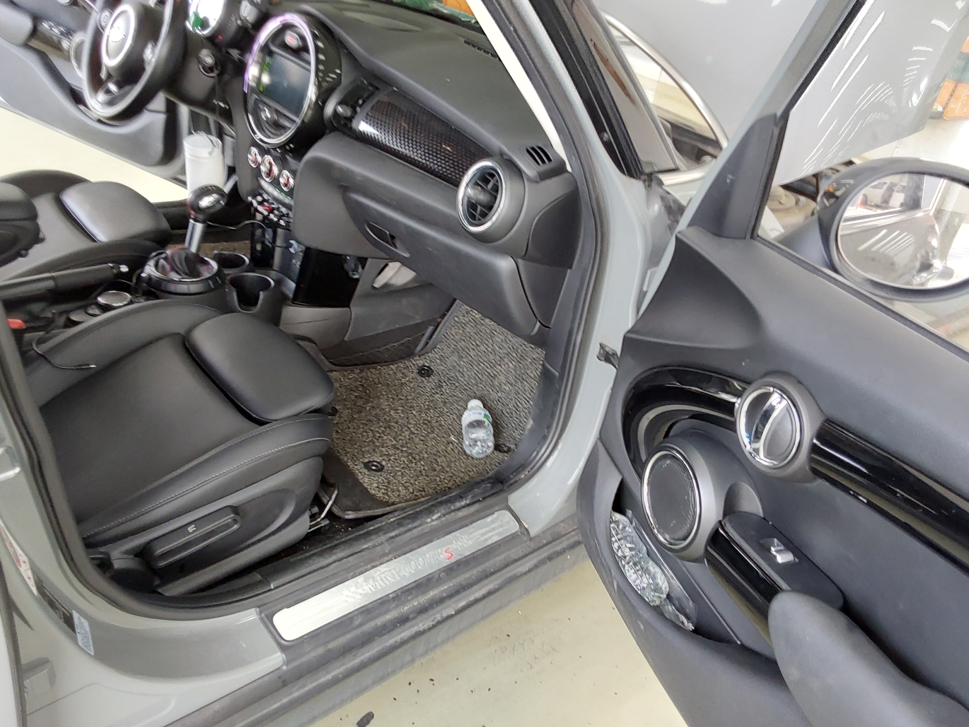 BMW MINI 2018 - Image 13