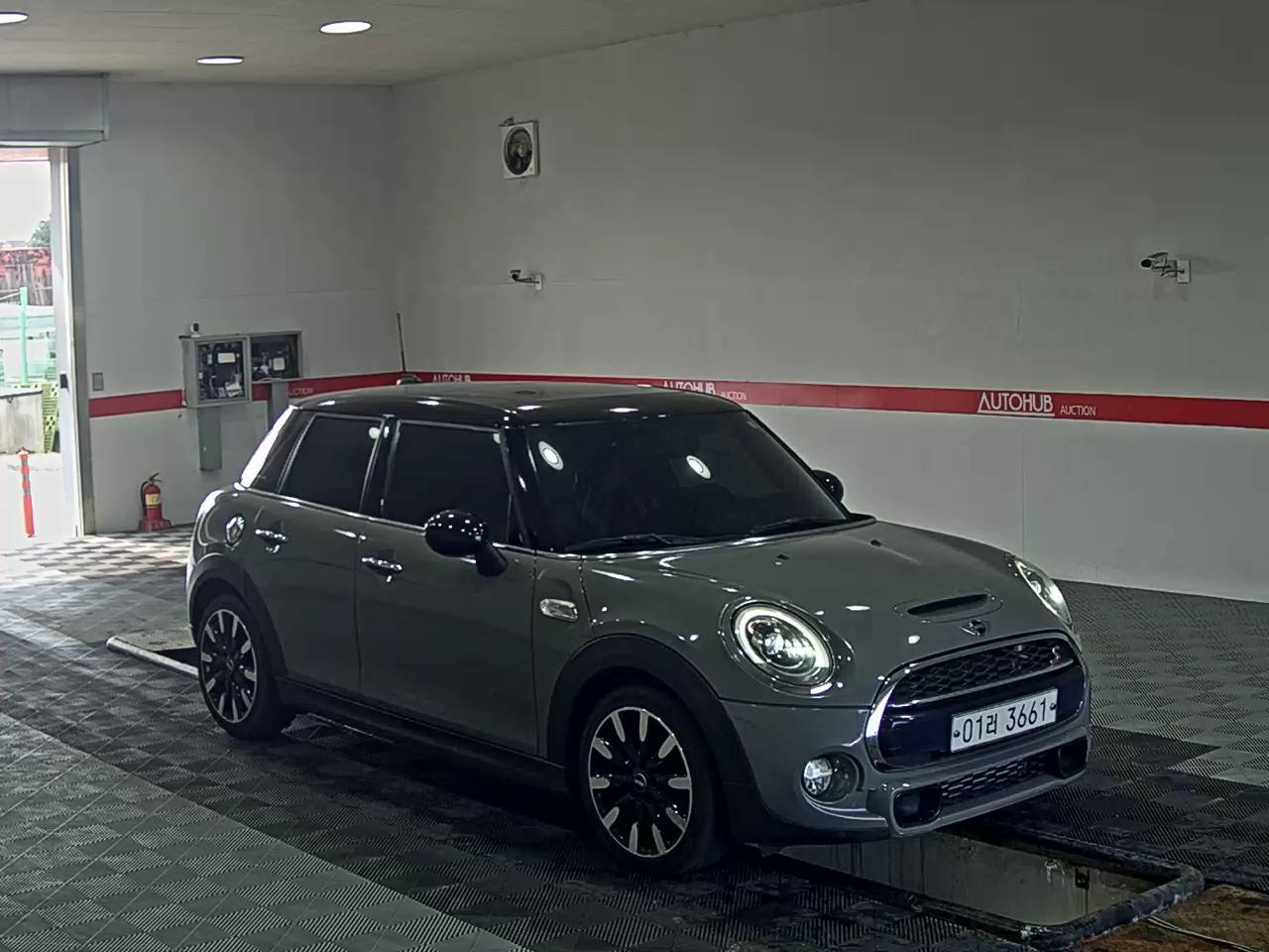 BMW MINI 2018 - Image 2