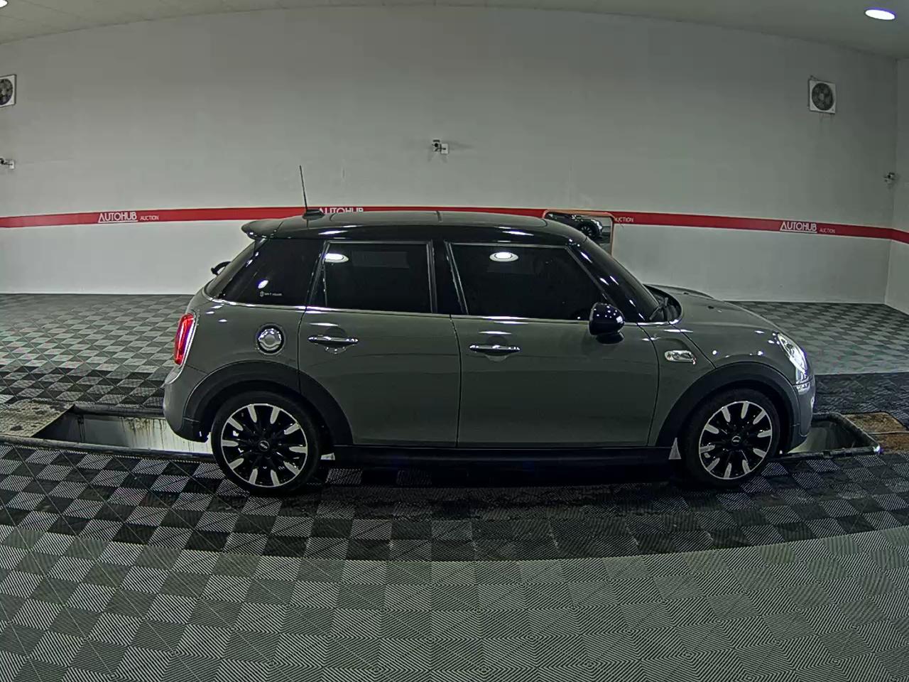 BMW MINI 2018 - Image 3
