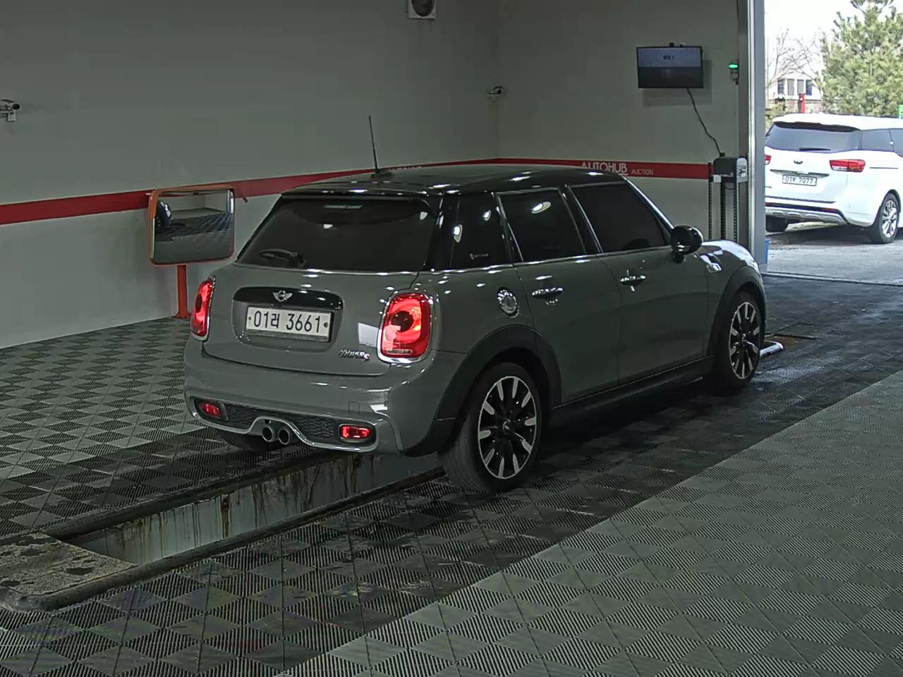 BMW MINI 2018 - Image 4