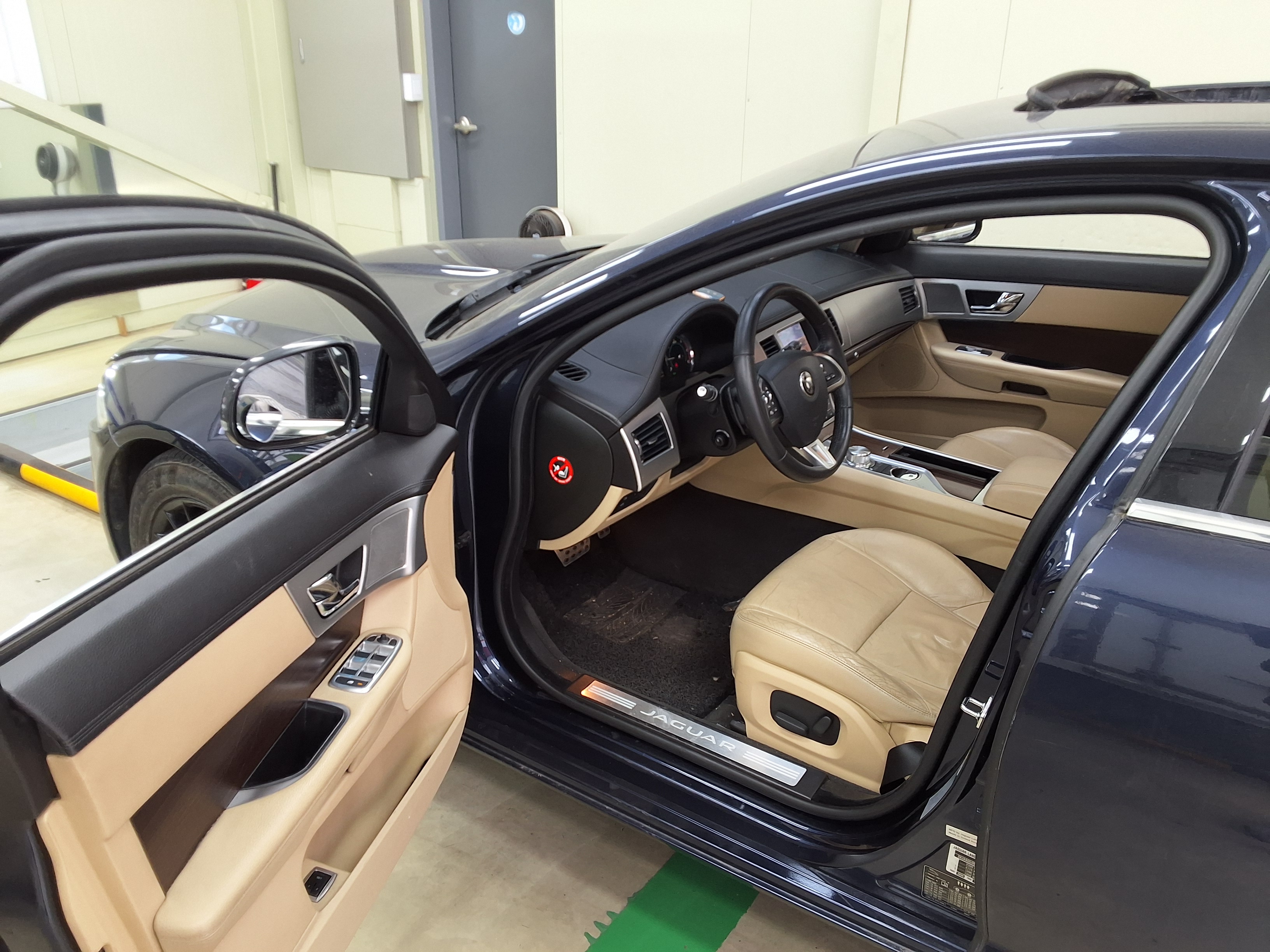 Jaguar Jaguar 2015 - Image 9