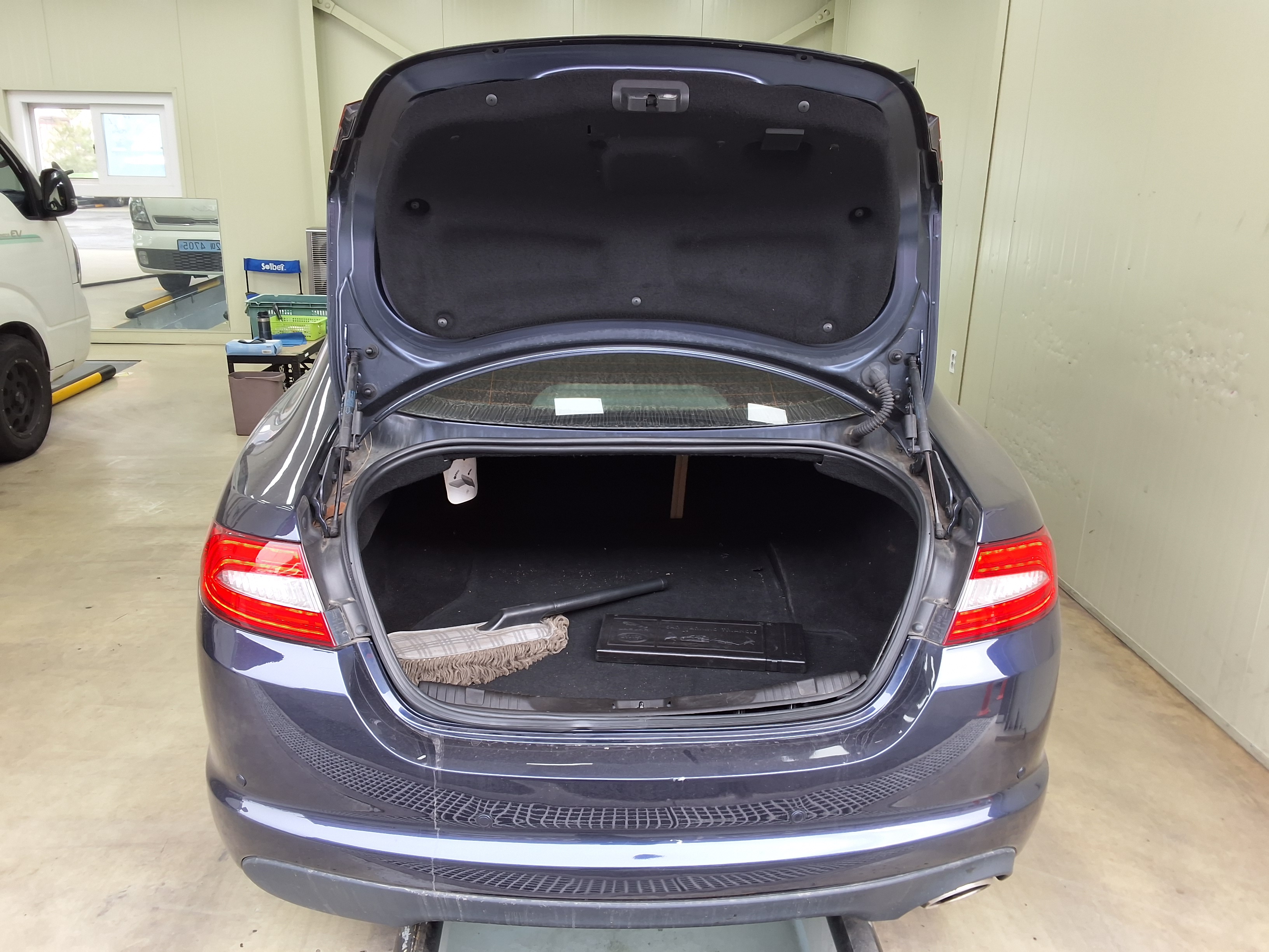 Jaguar Jaguar 2015 - Image 19