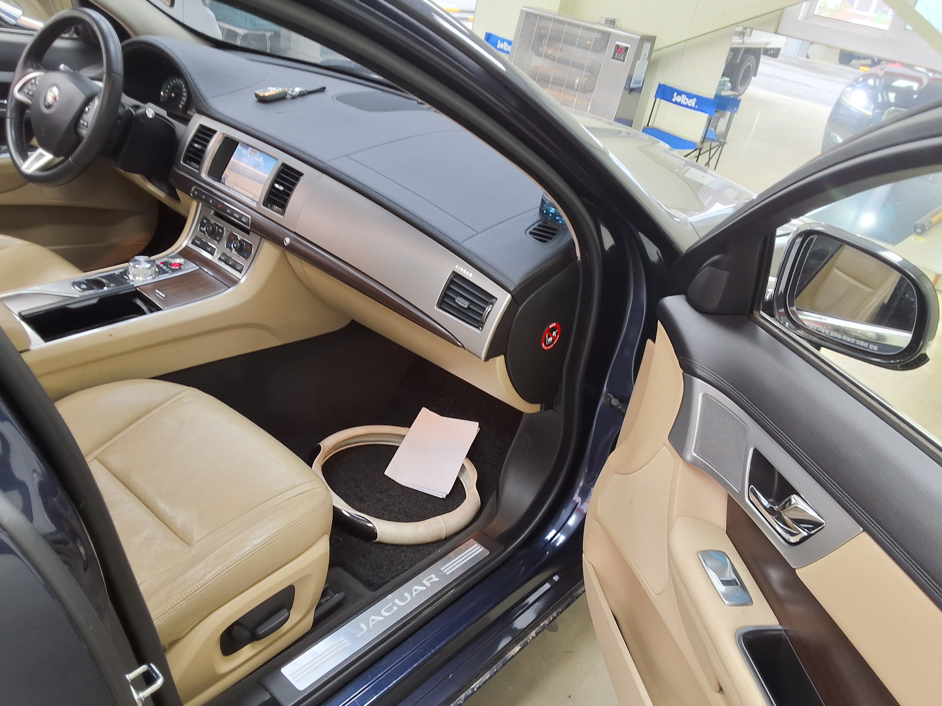 Jaguar Jaguar 2015 - Image 13