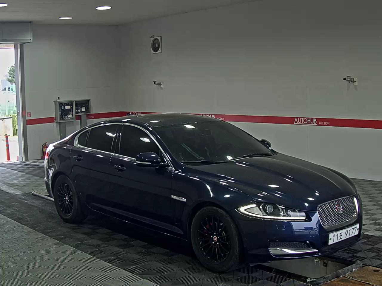 Jaguar Jaguar 2015 - Image 2