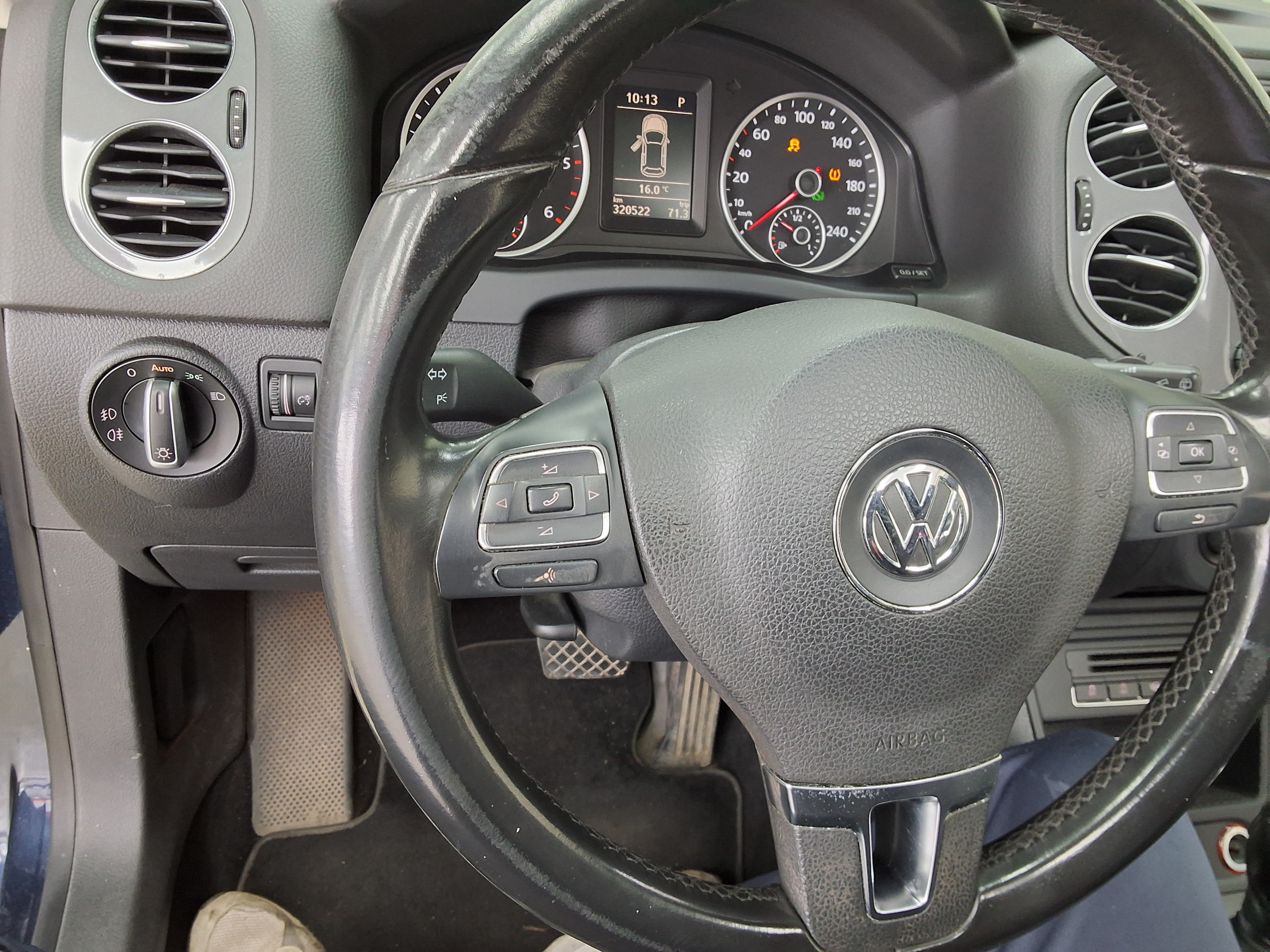 Volkswagen Tiguan - 16