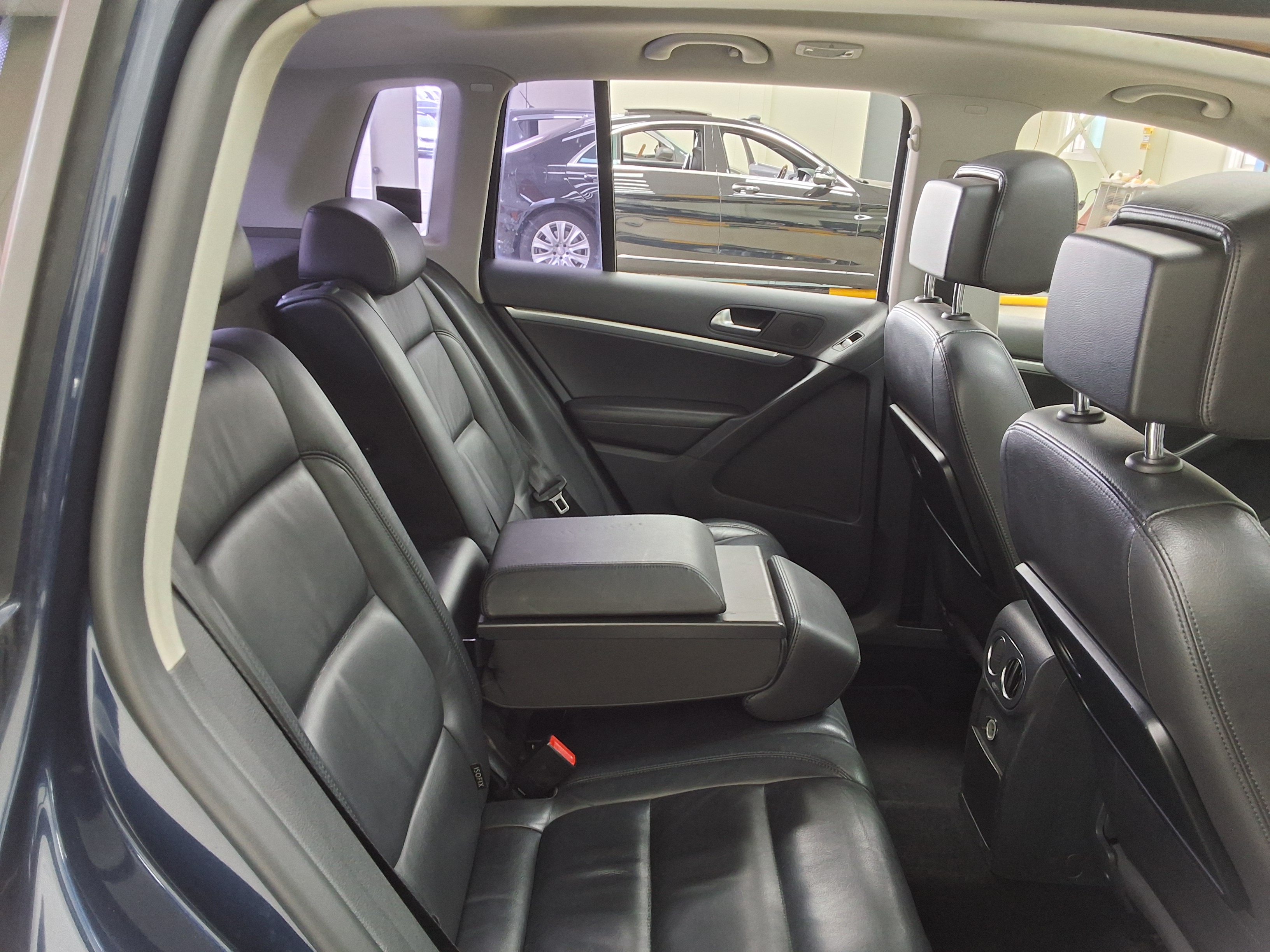 Volkswagen Tiguan - 12
