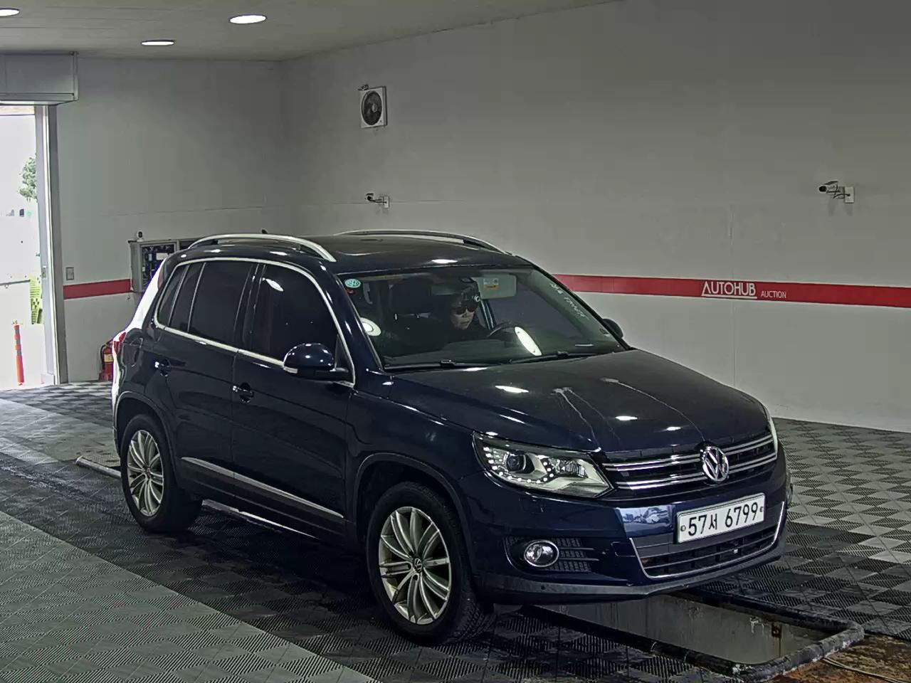 Volkswagen Tiguan - 2