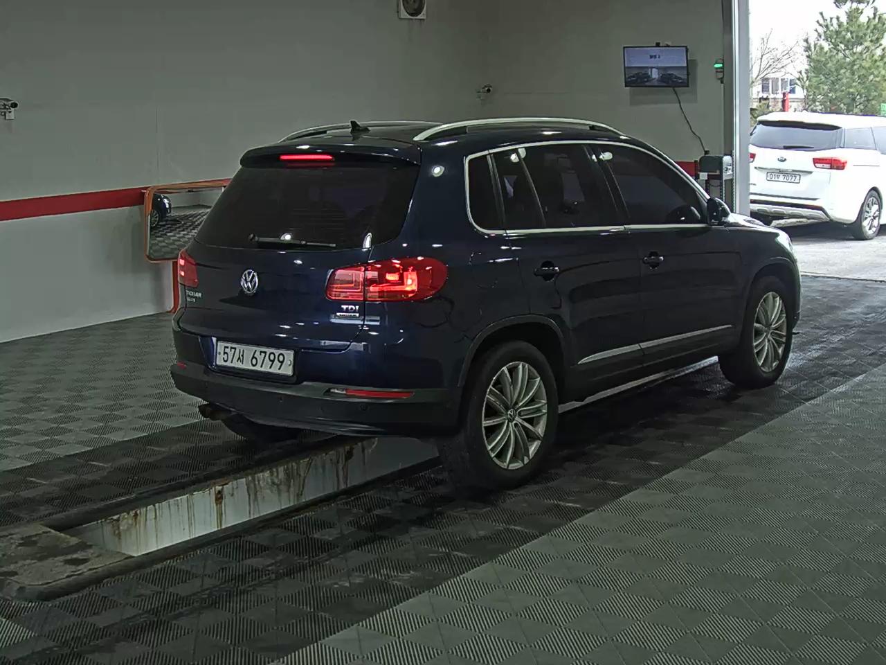 Volkswagen Tiguan - 4