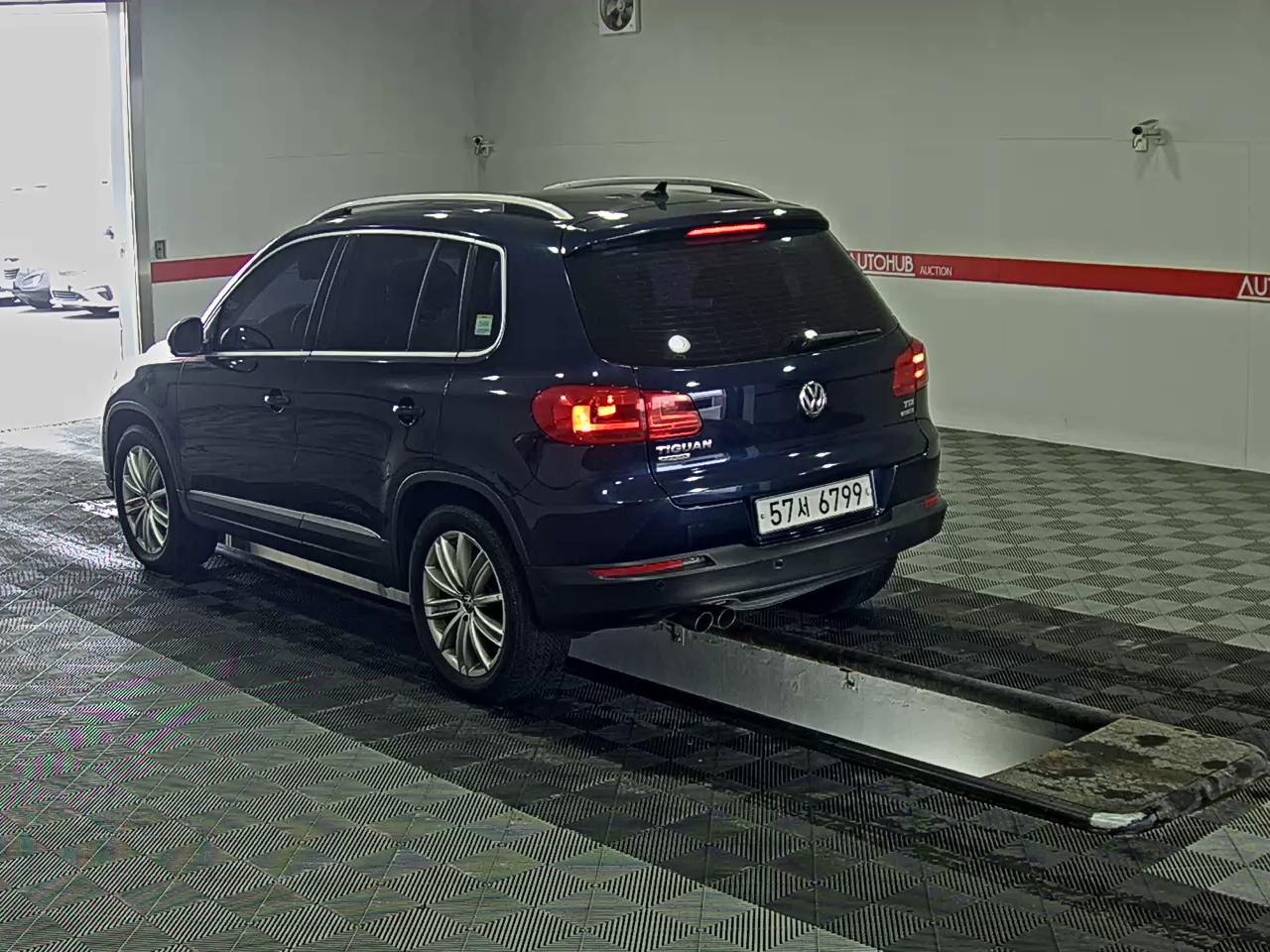 Volkswagen Tiguan - 5