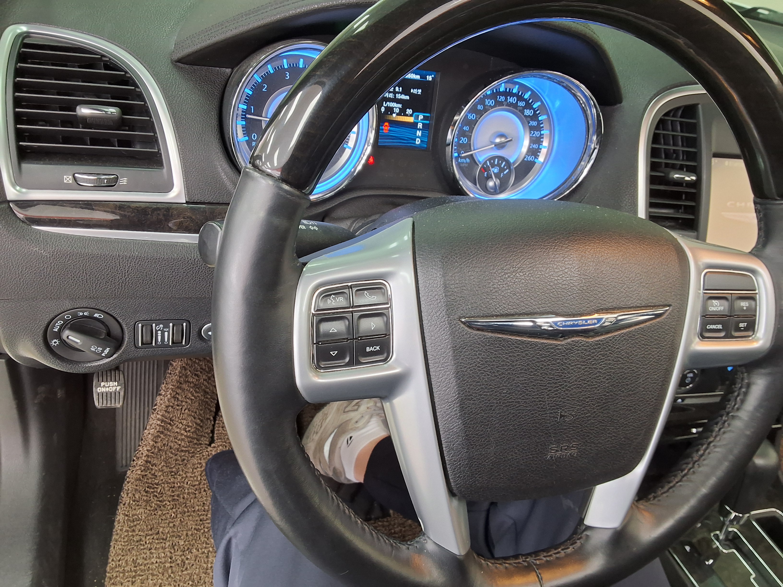 Chrysler 300C - 16