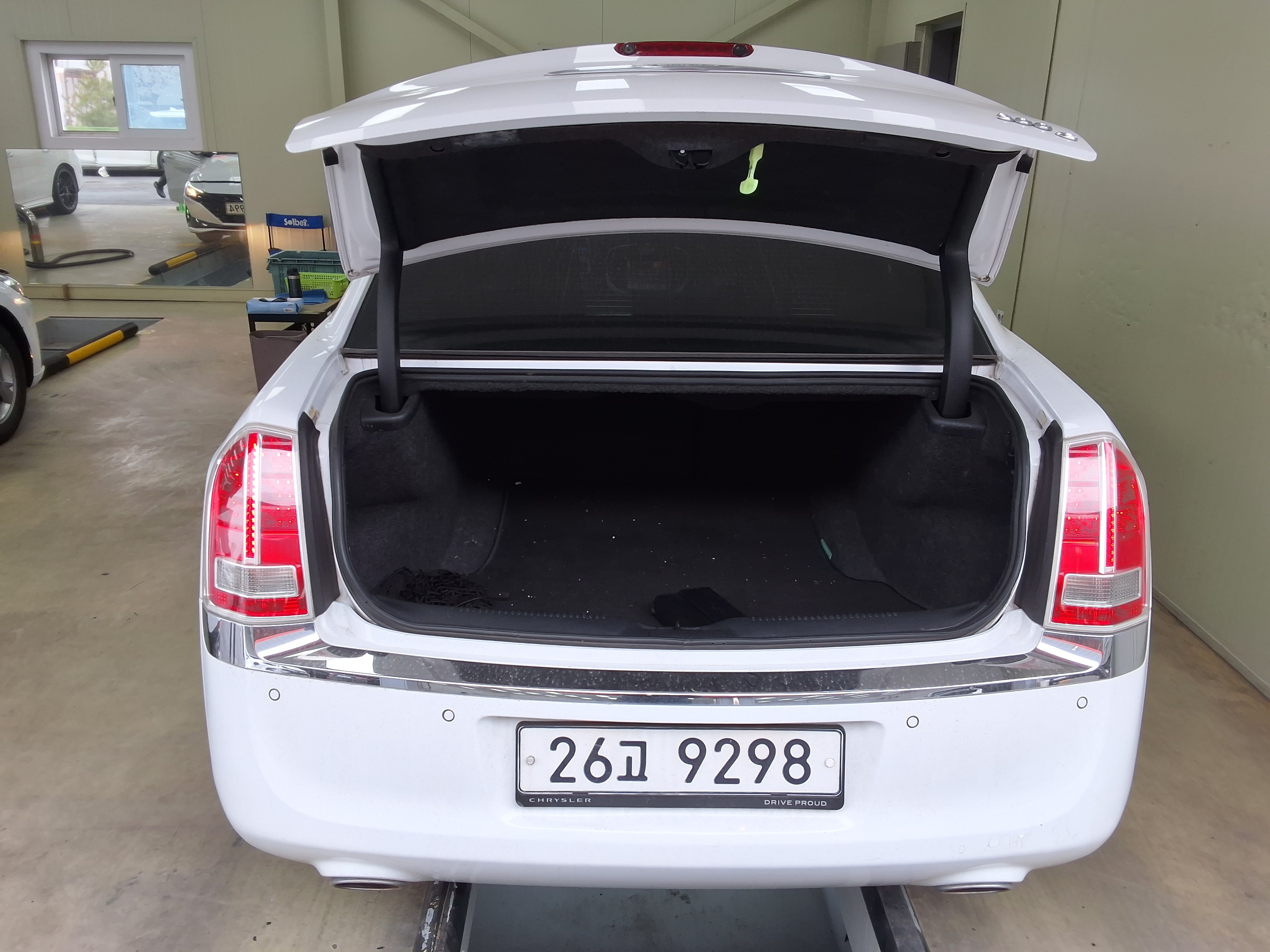 Chrysler 300C - 14