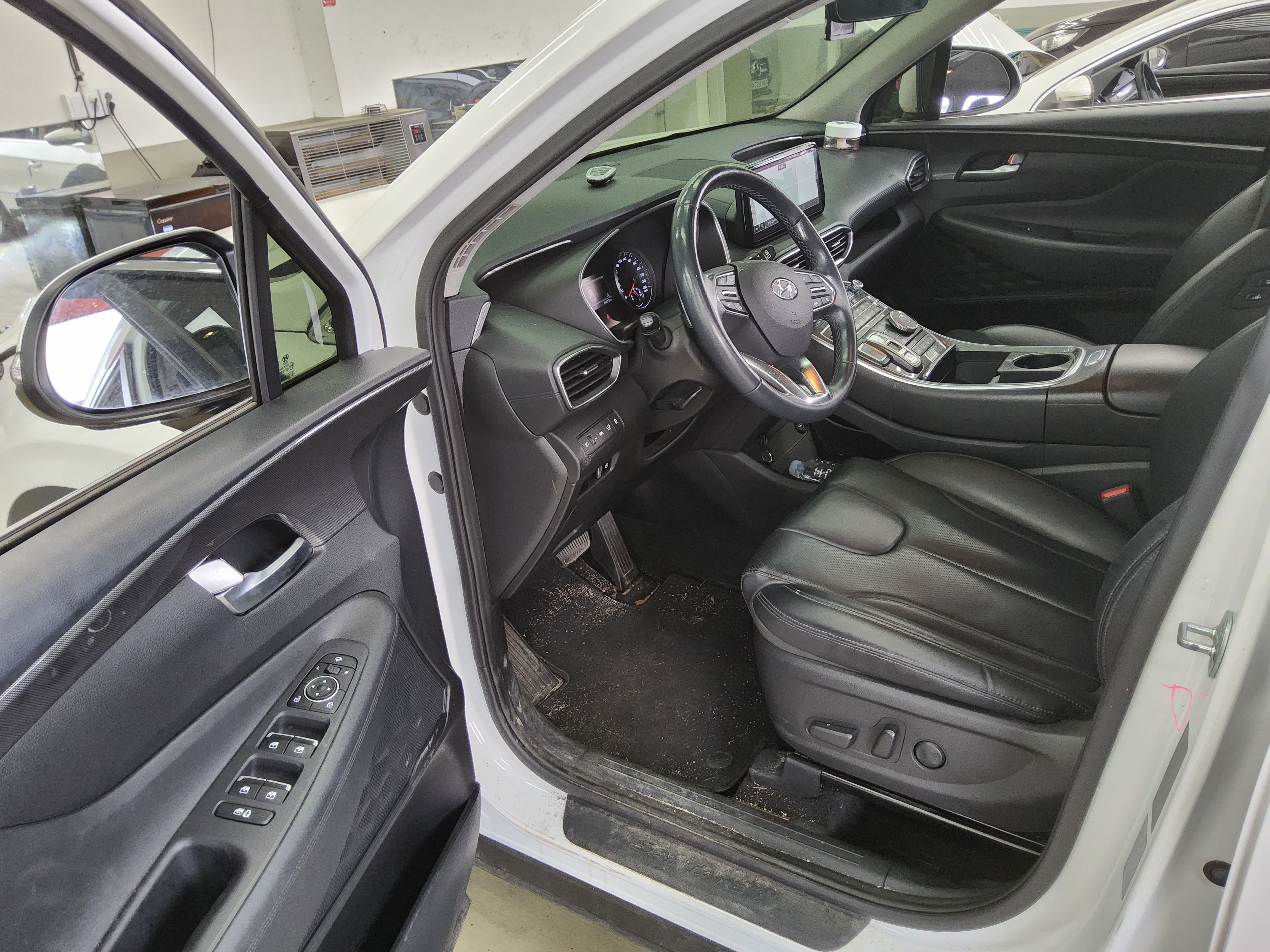 Hyundai Santa Fe 2021 - Image 9
