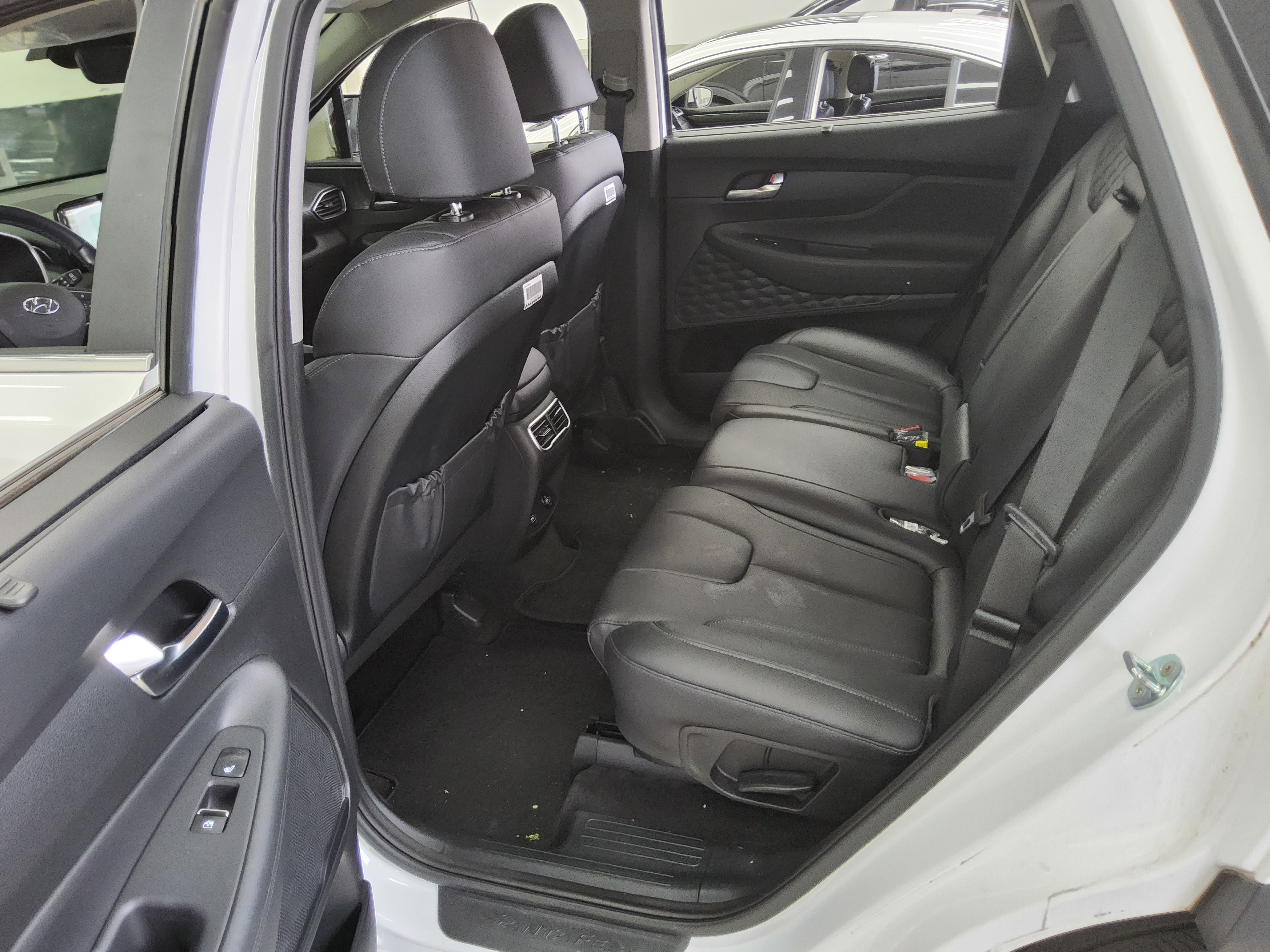 Hyundai Santa Fe 2021 - Image 11