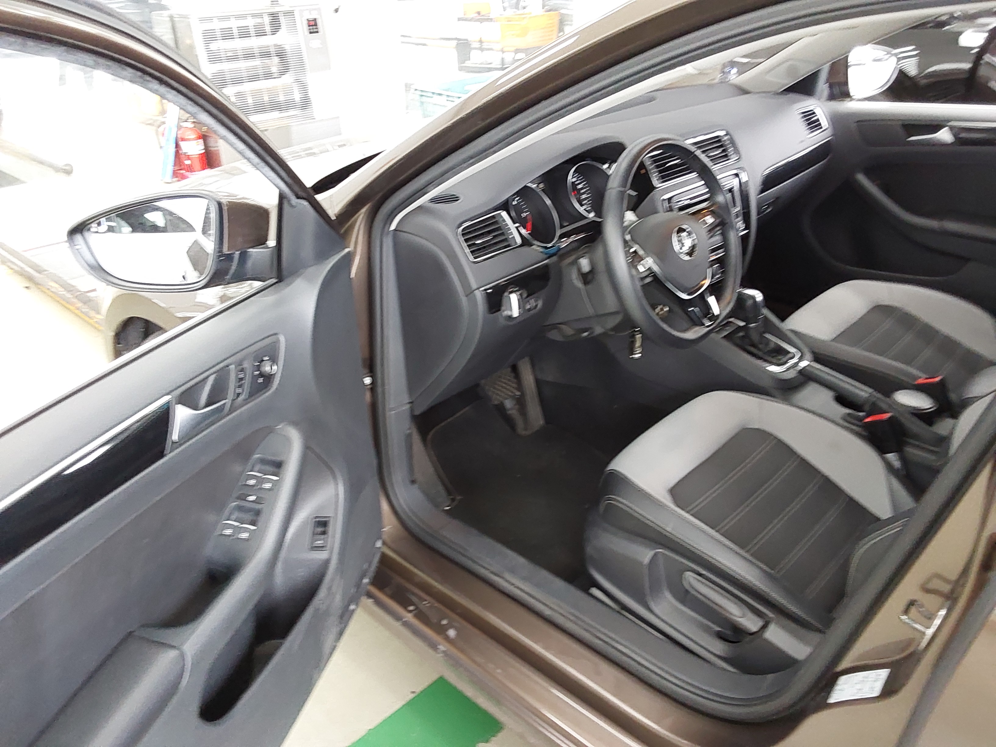 Volkswagen Jetta - 9