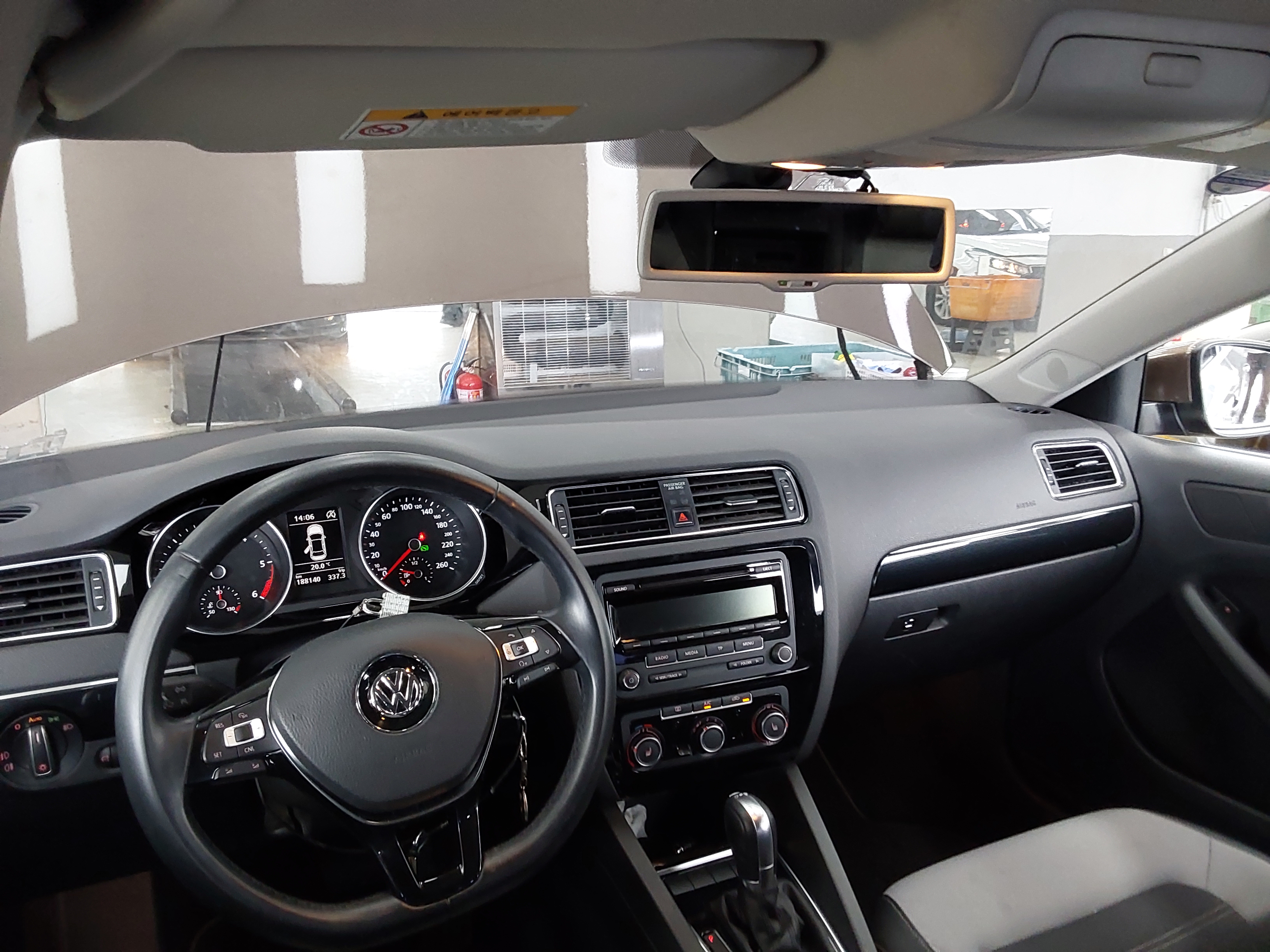 Volkswagen Jetta - 10