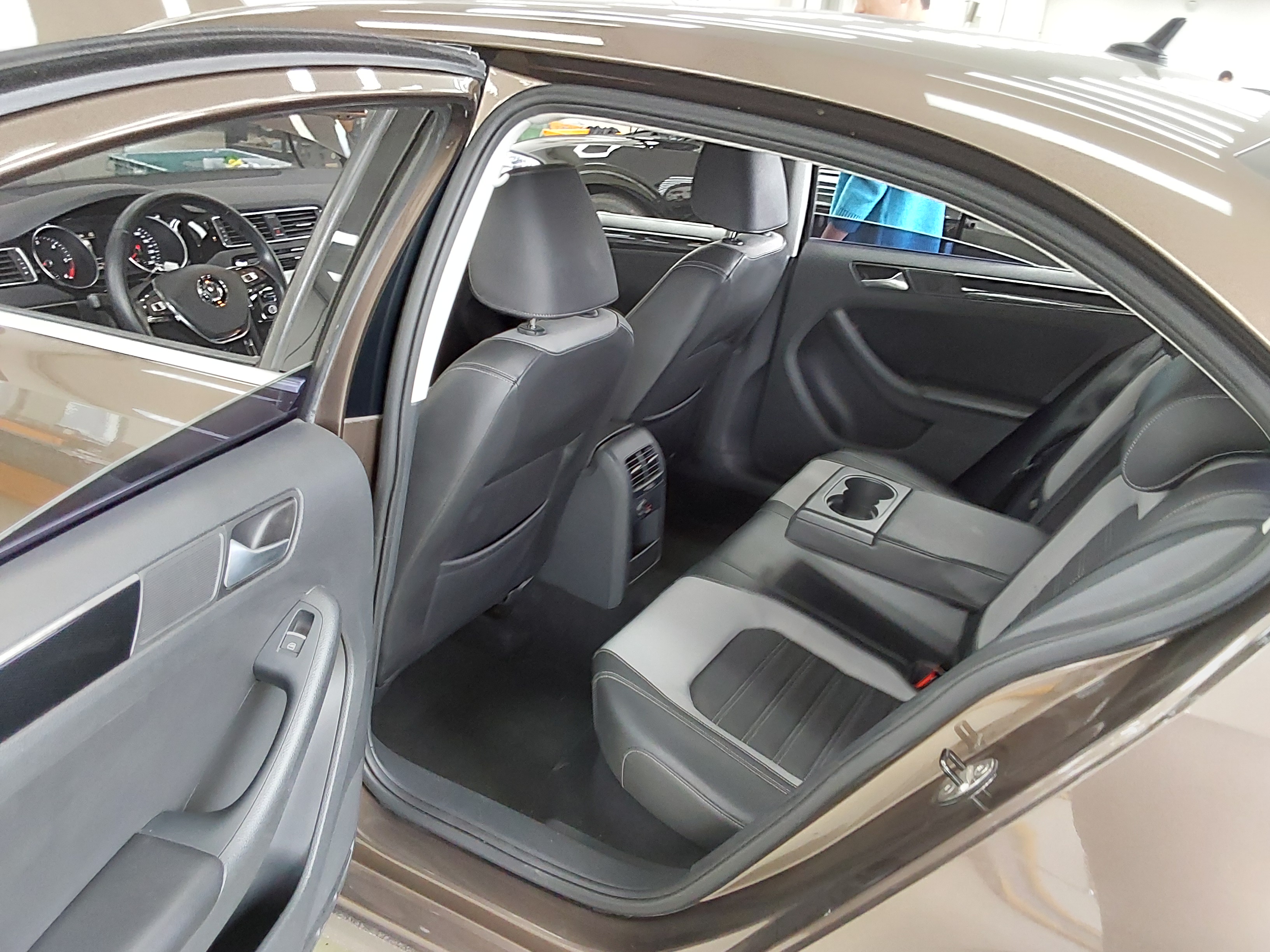 Volkswagen Jetta - 11