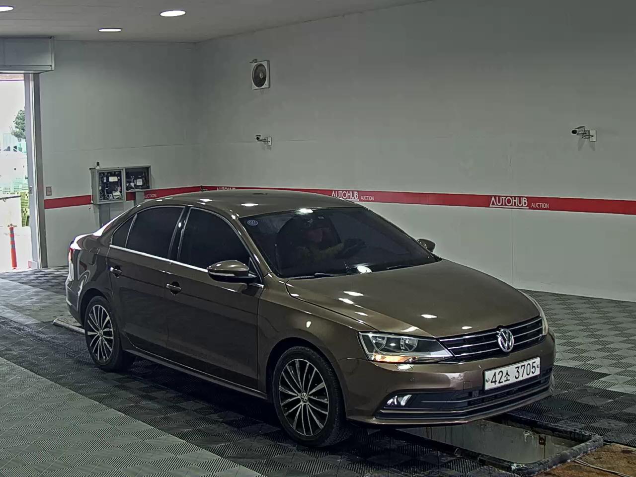 Volkswagen Jetta - 2