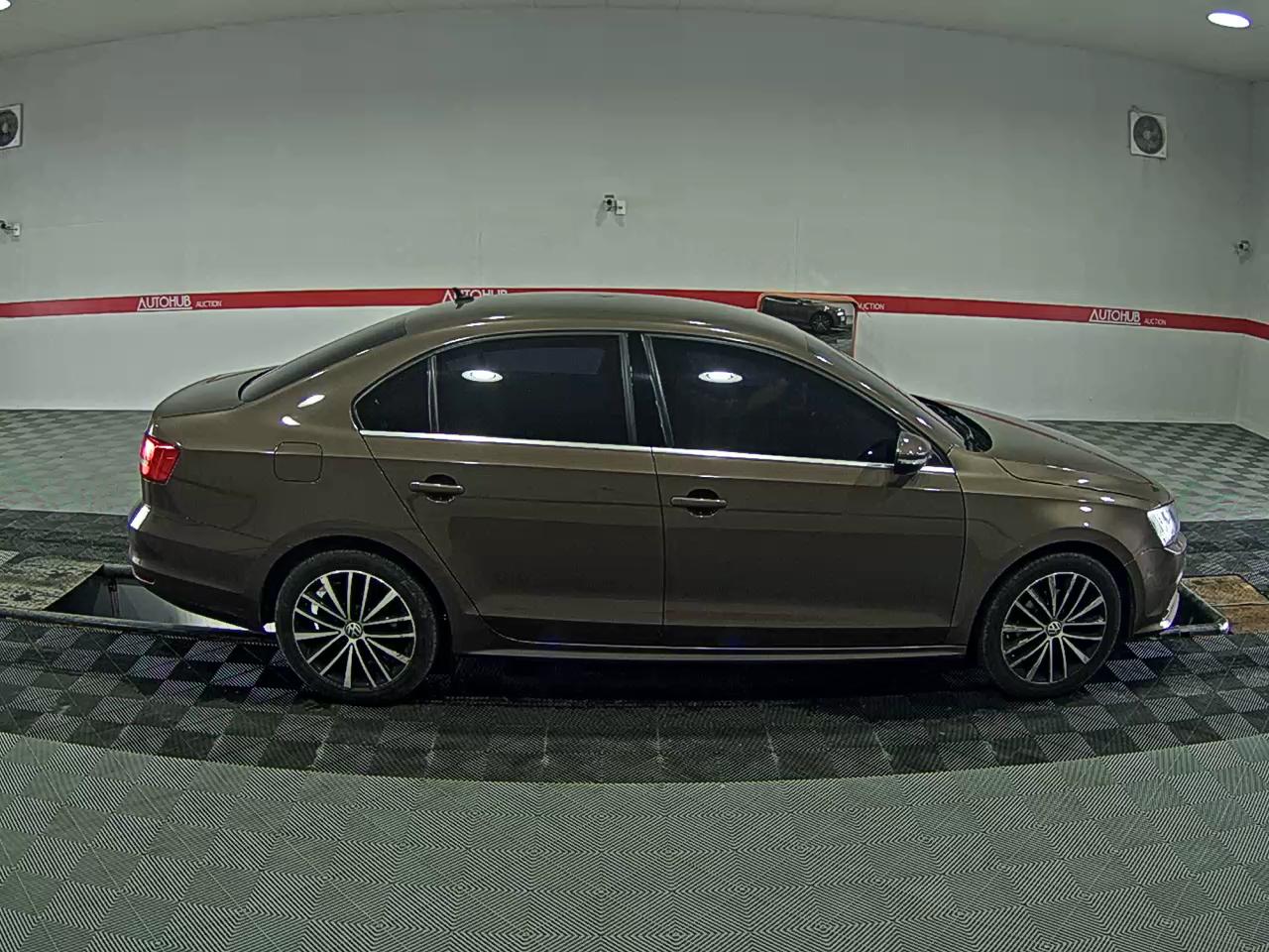Volkswagen Jetta - 3