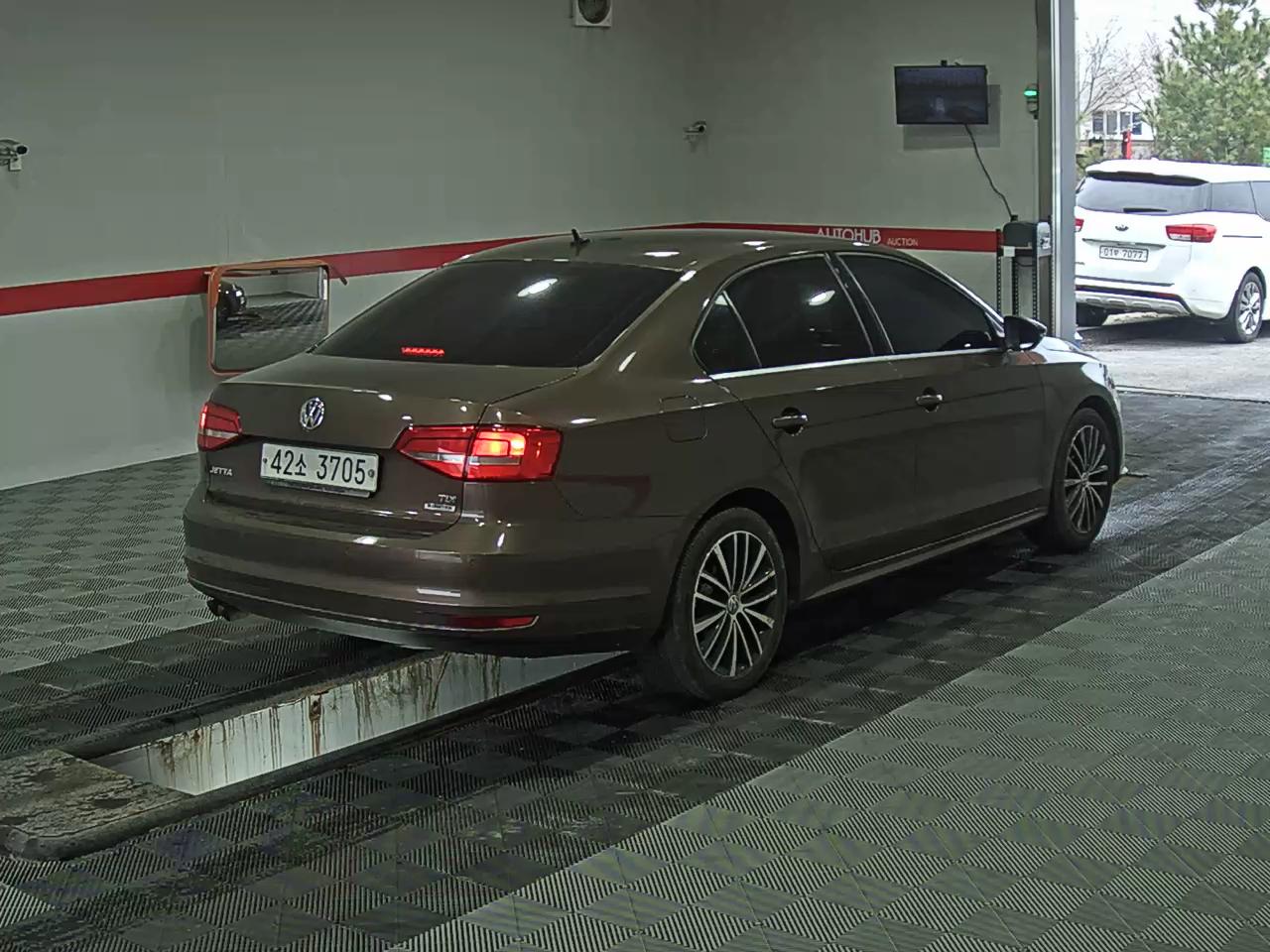 Volkswagen Jetta - 4