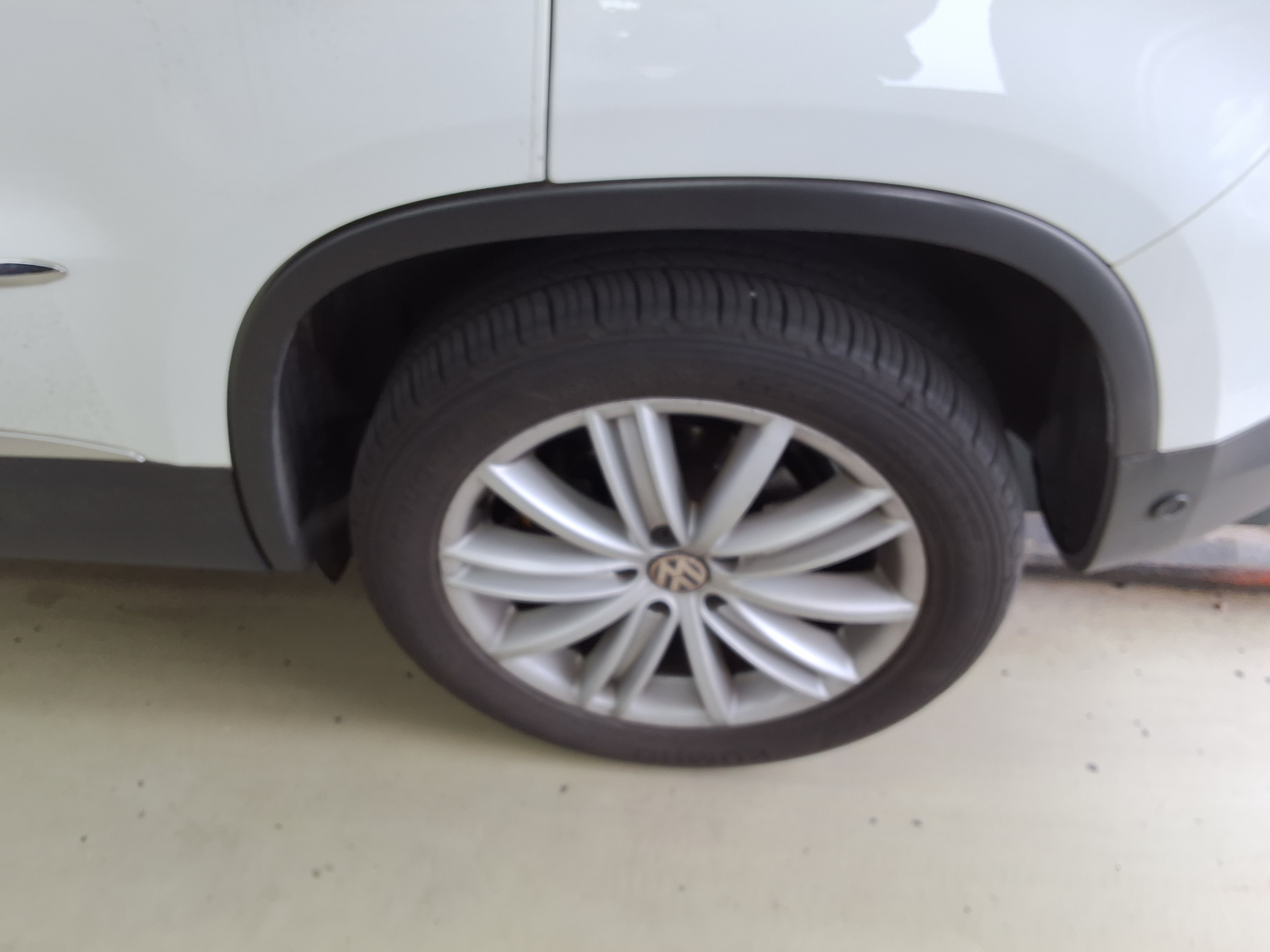 Volkswagen Tiguan - 19