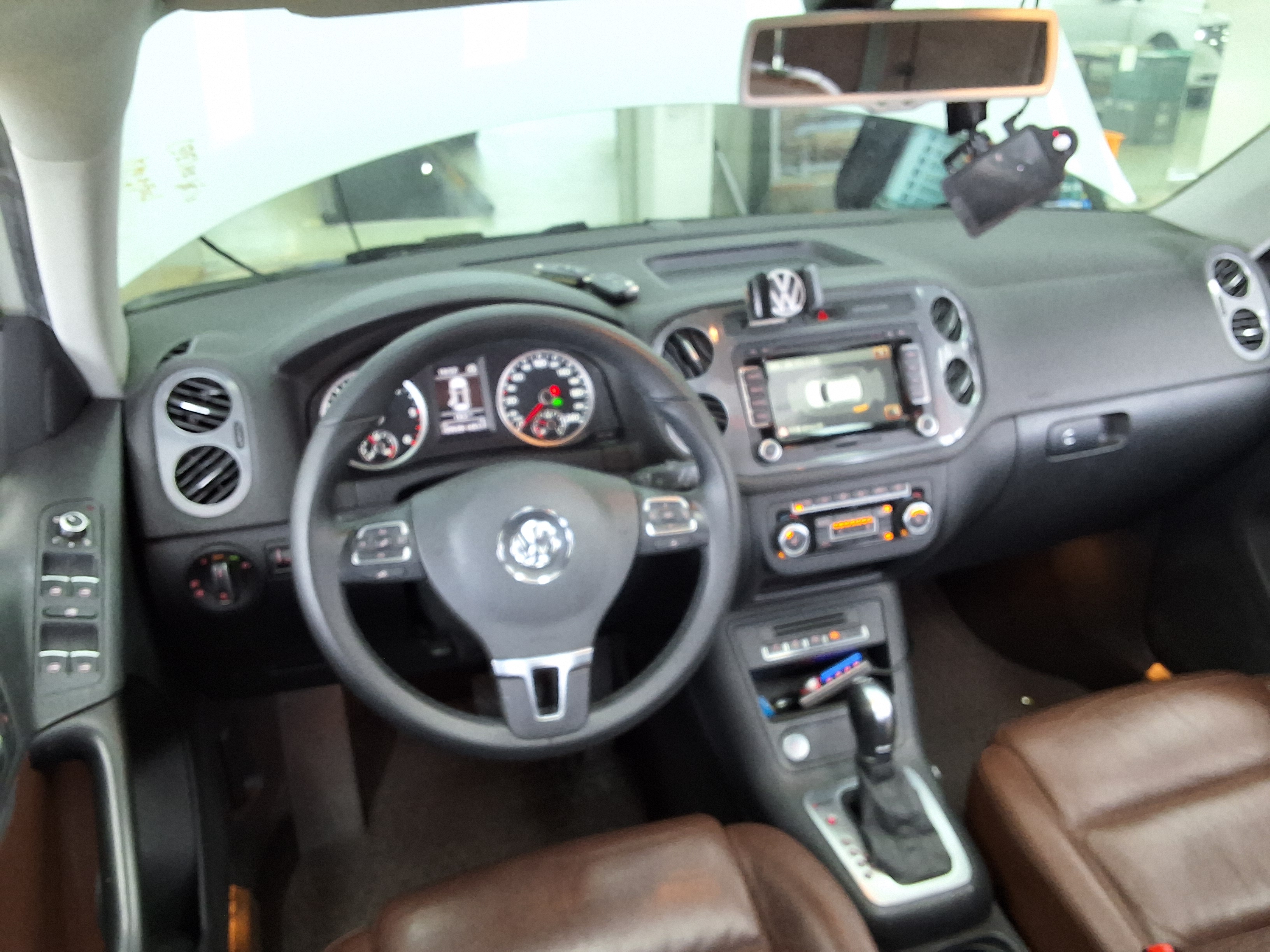 Volkswagen Tiguan - 10