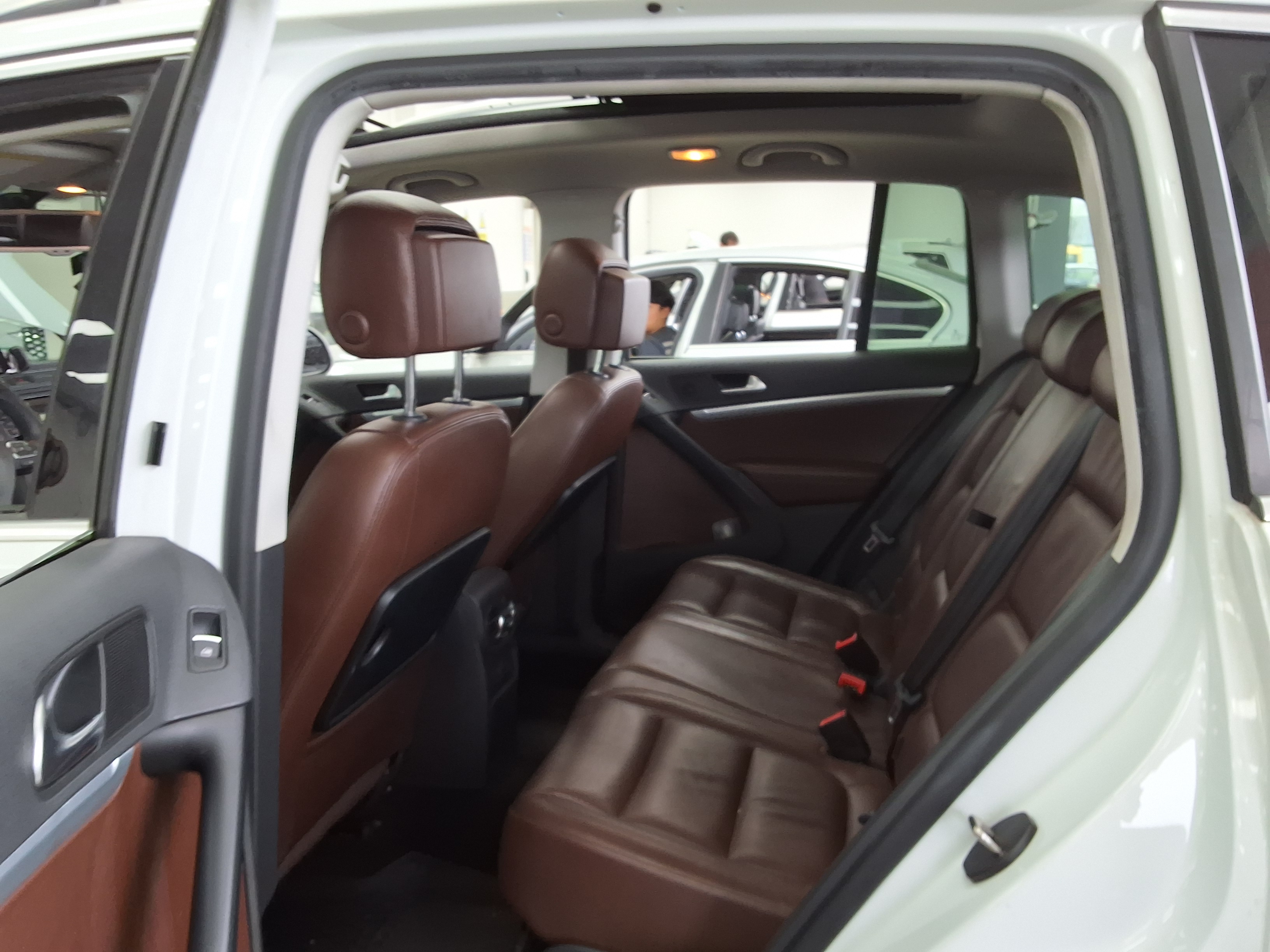 Volkswagen Tiguan - 11