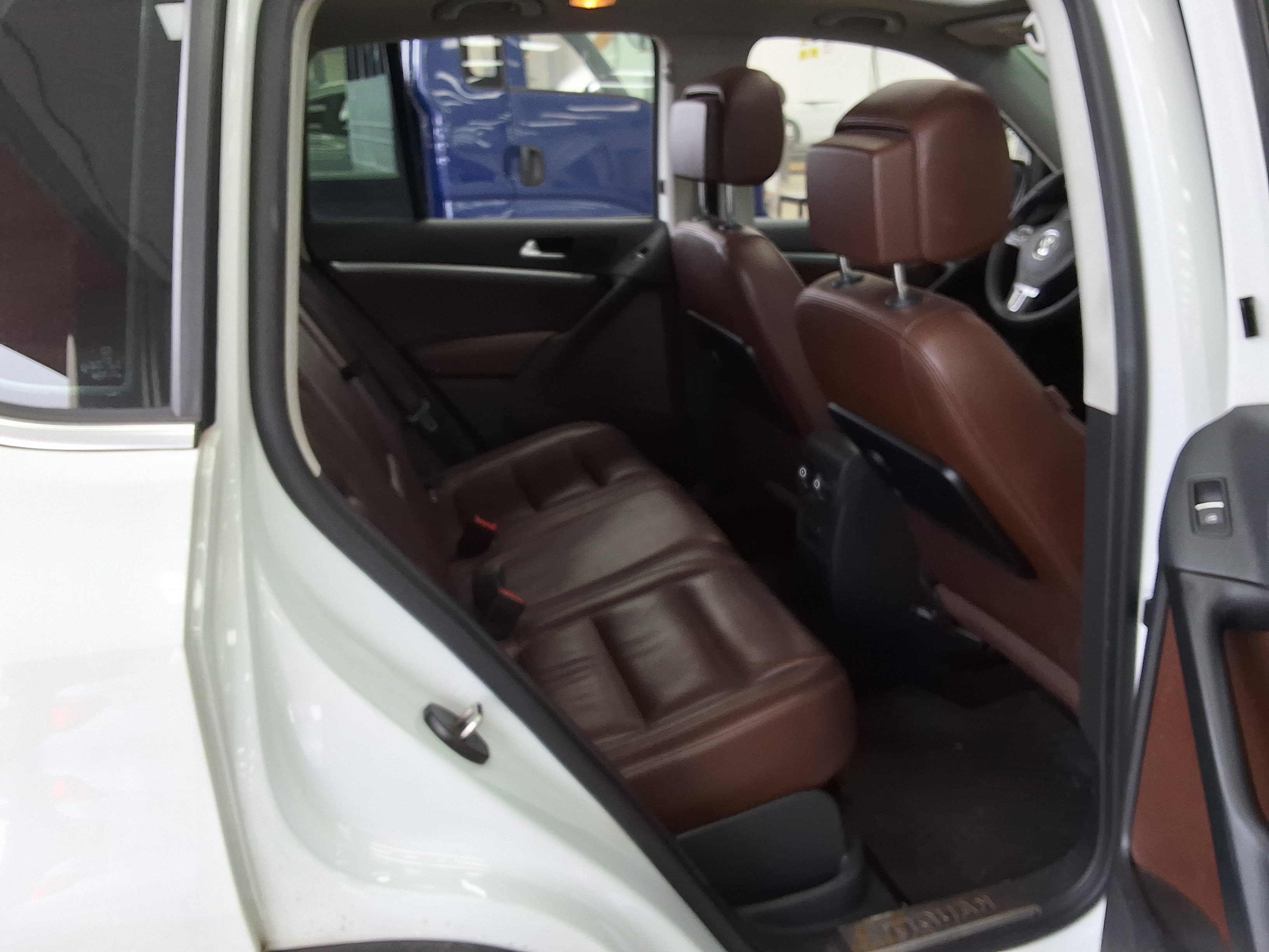 Volkswagen Tiguan - 12