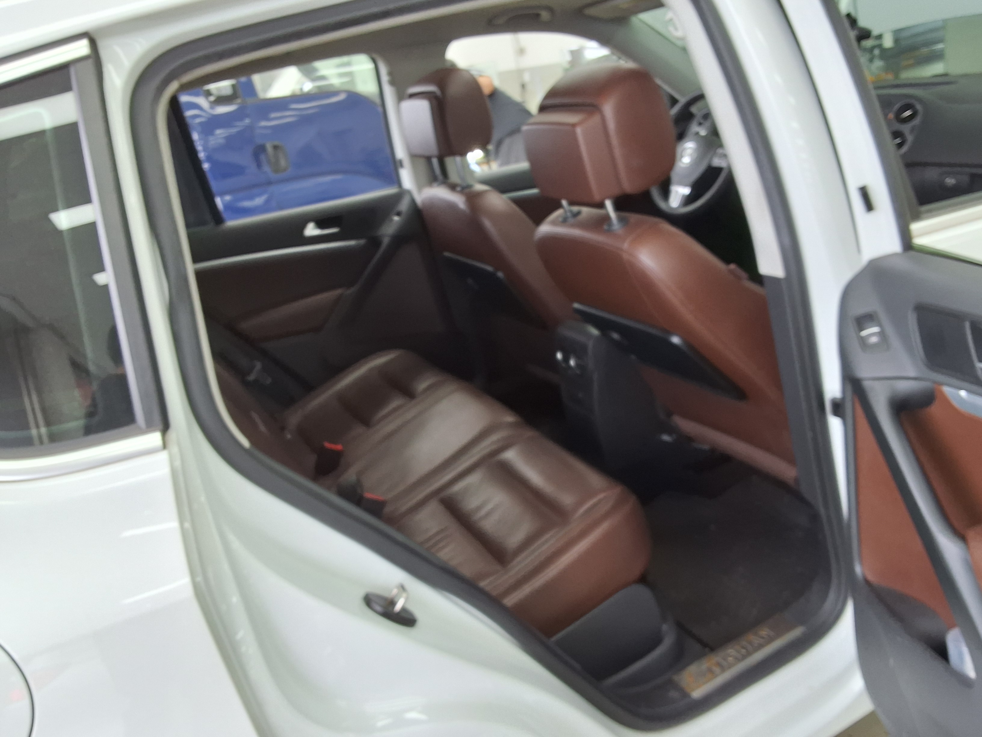 Volkswagen Tiguan - 13
