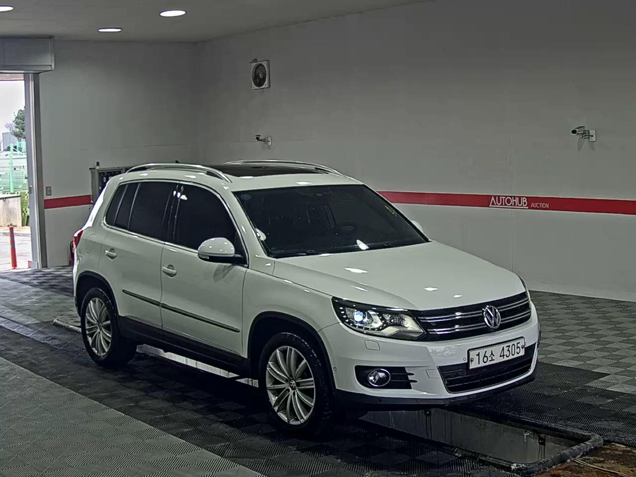Volkswagen Tiguan - 2