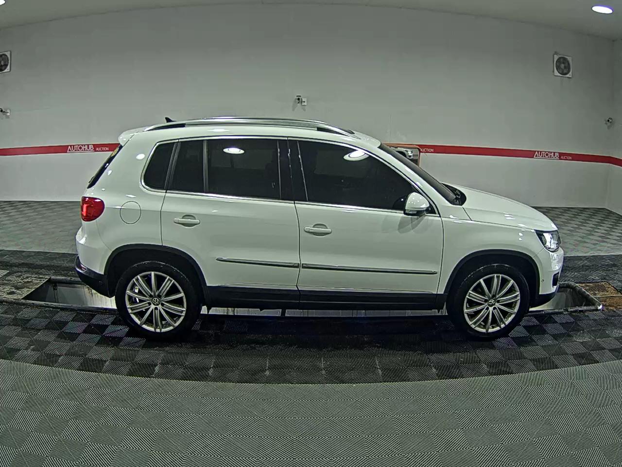 Volkswagen Tiguan - 3
