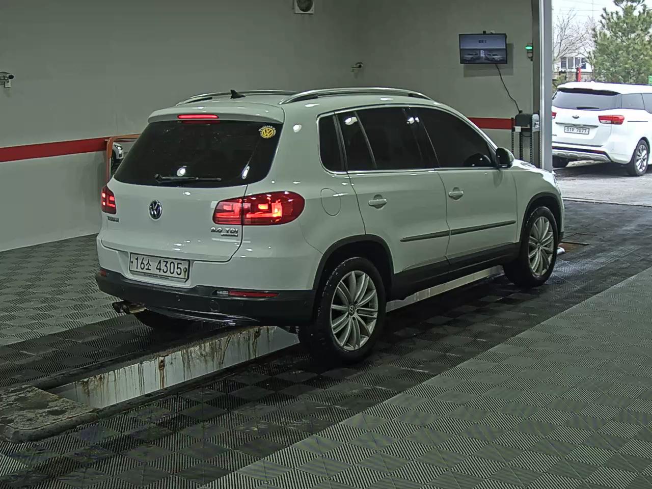 Volkswagen Tiguan - 4