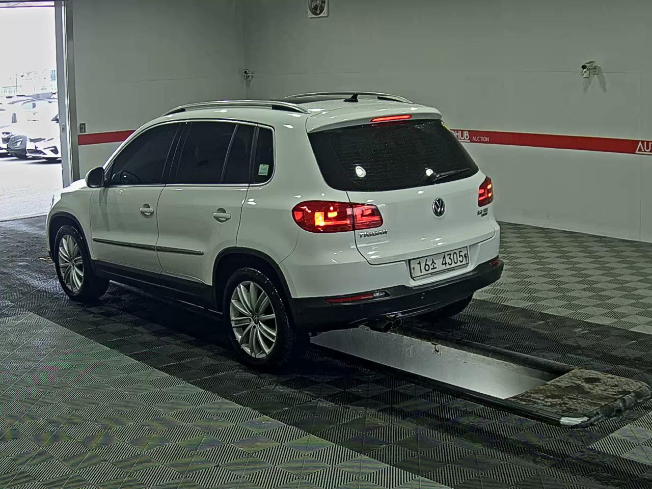 Volkswagen Tiguan - 5