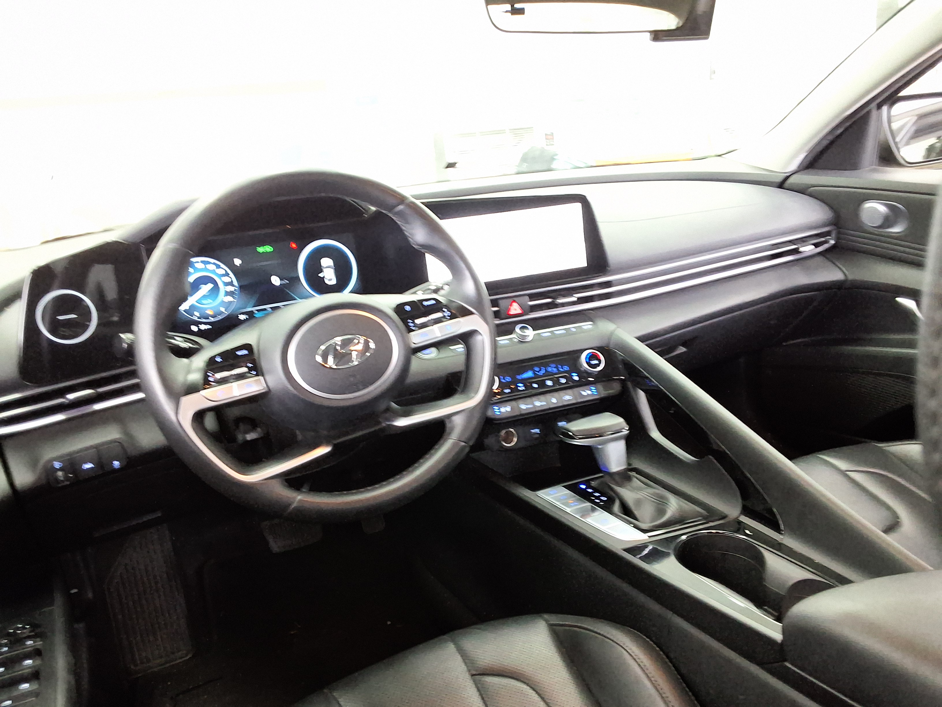 Hyundai Elantra 2023 - Image 10