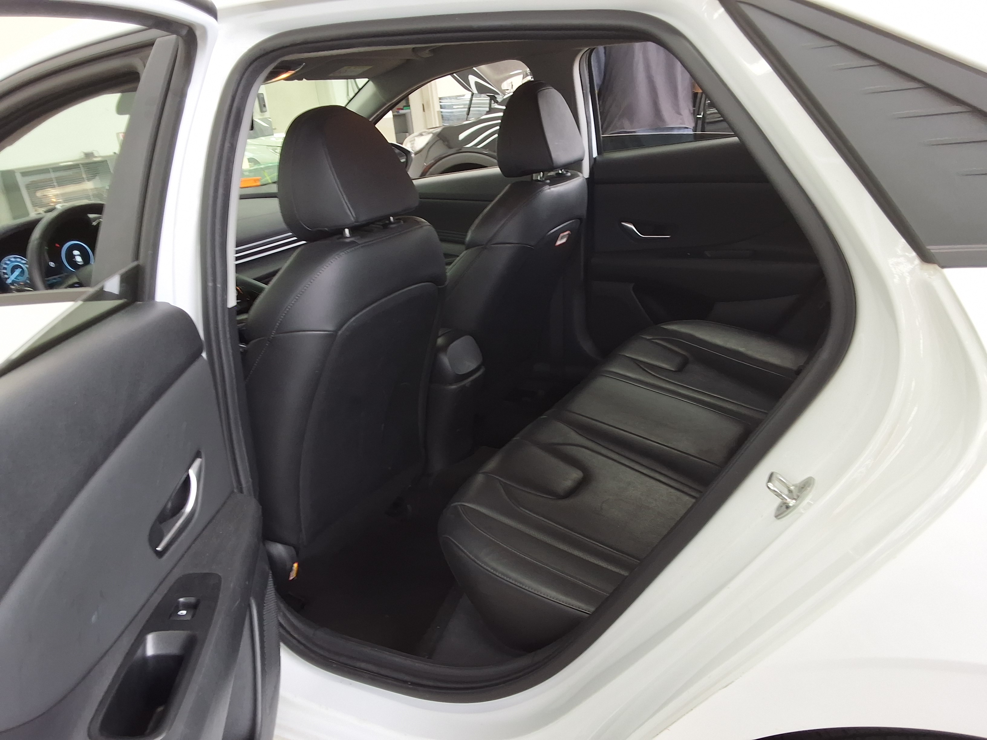 Hyundai Elantra 2023 - Image 11