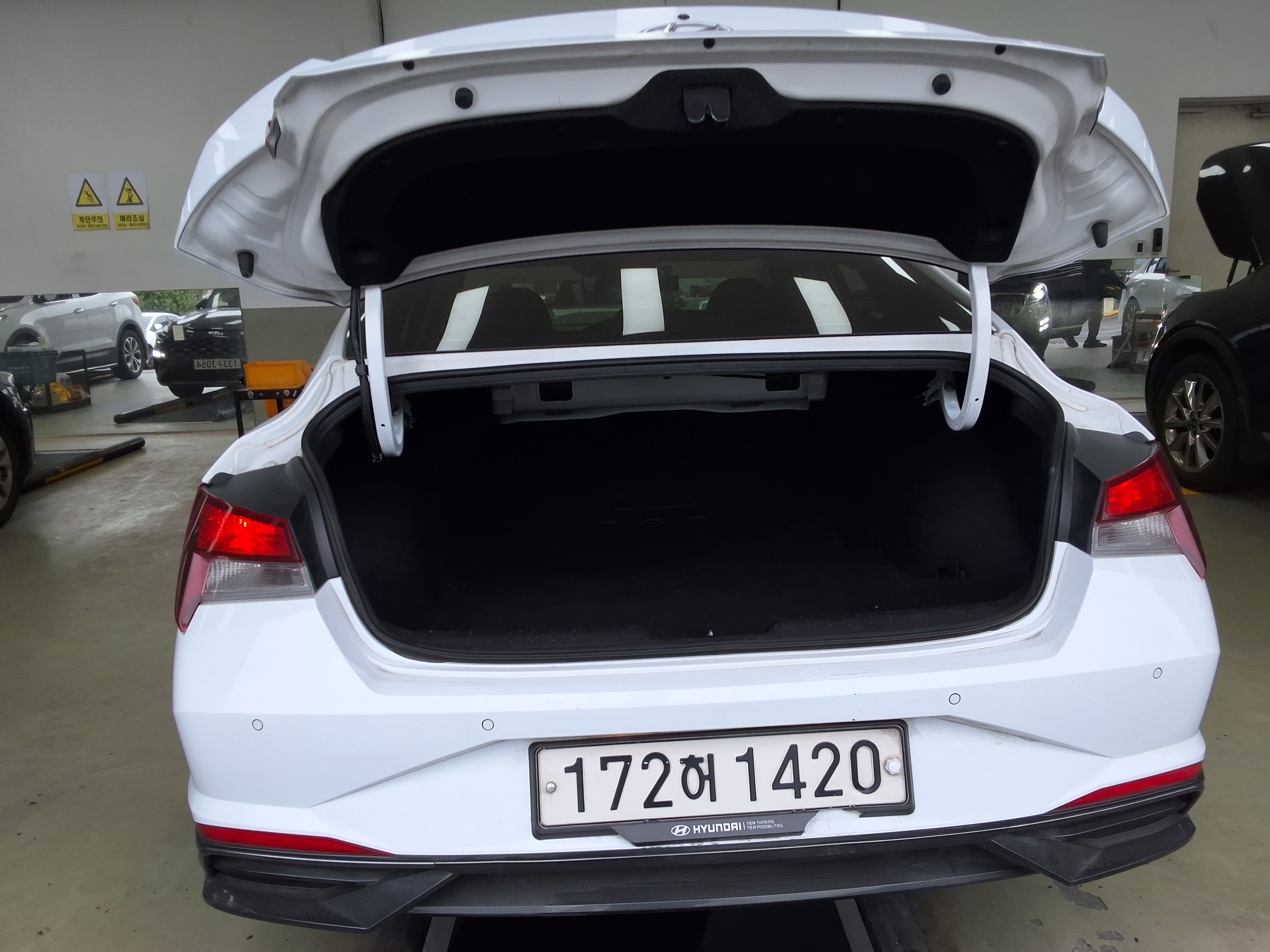 Hyundai Elantra 2023 - Image 14
