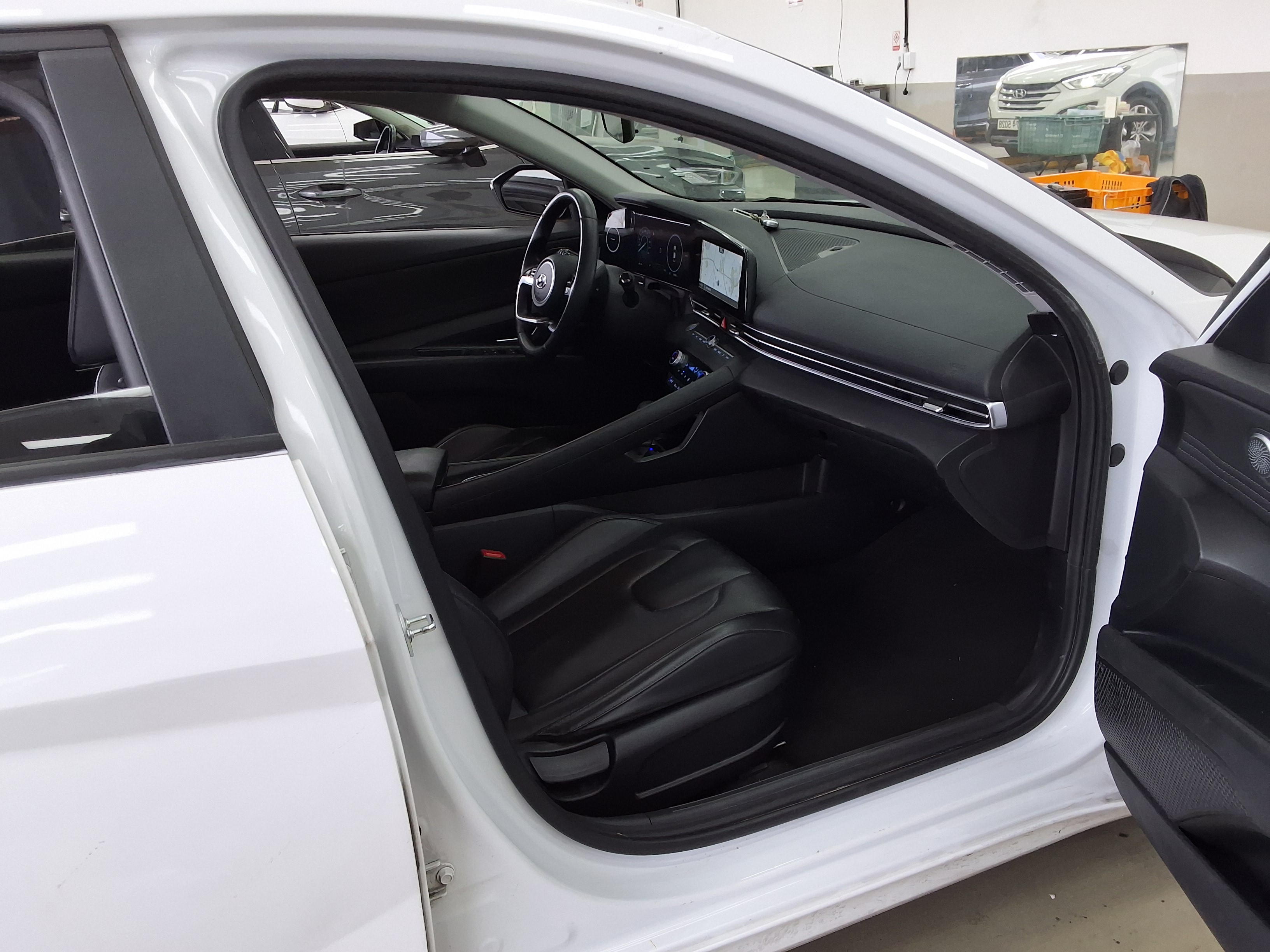 Hyundai Elantra 2023 - Image 13