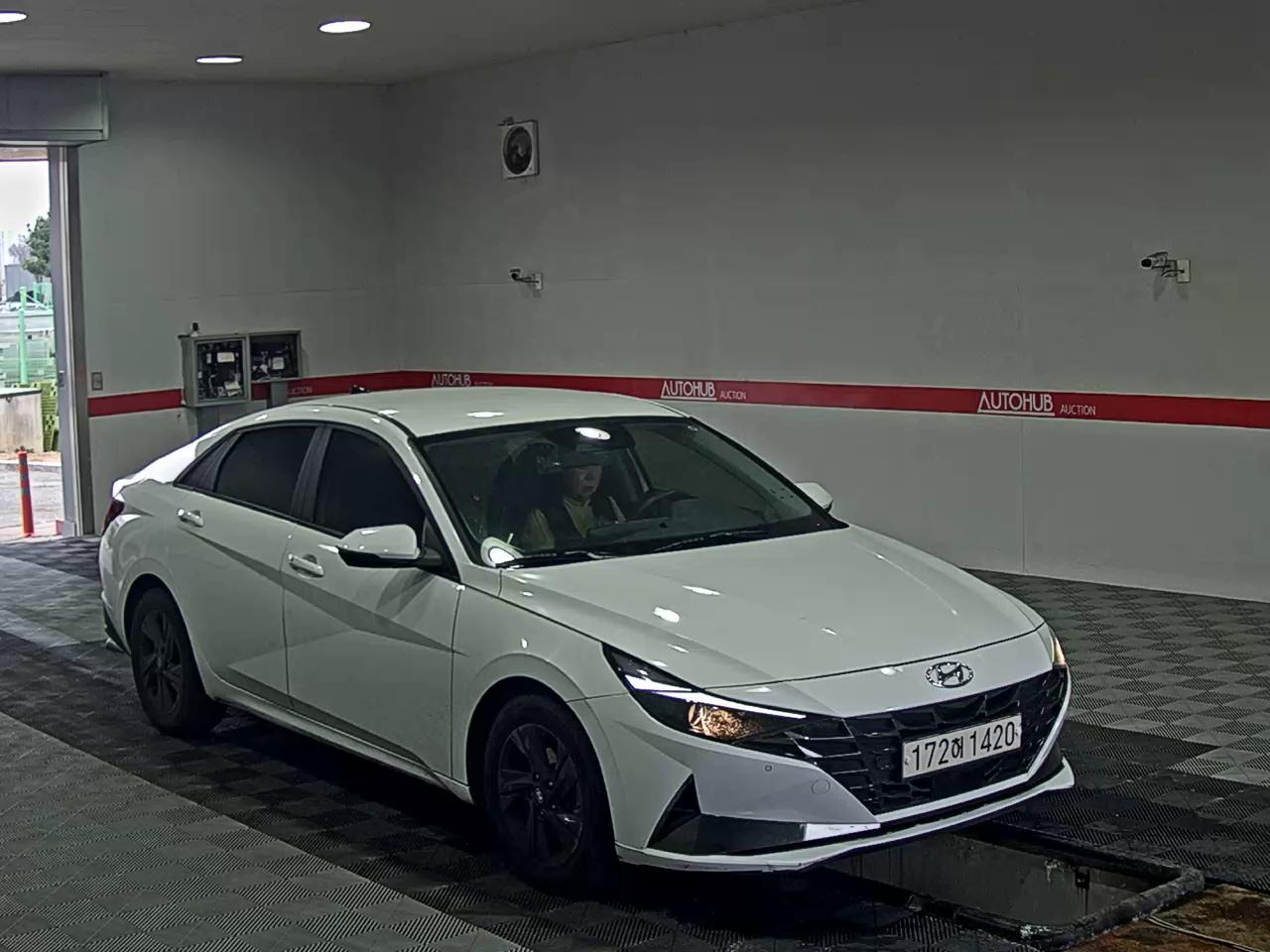 Hyundai Elantra 2023 - Image 2