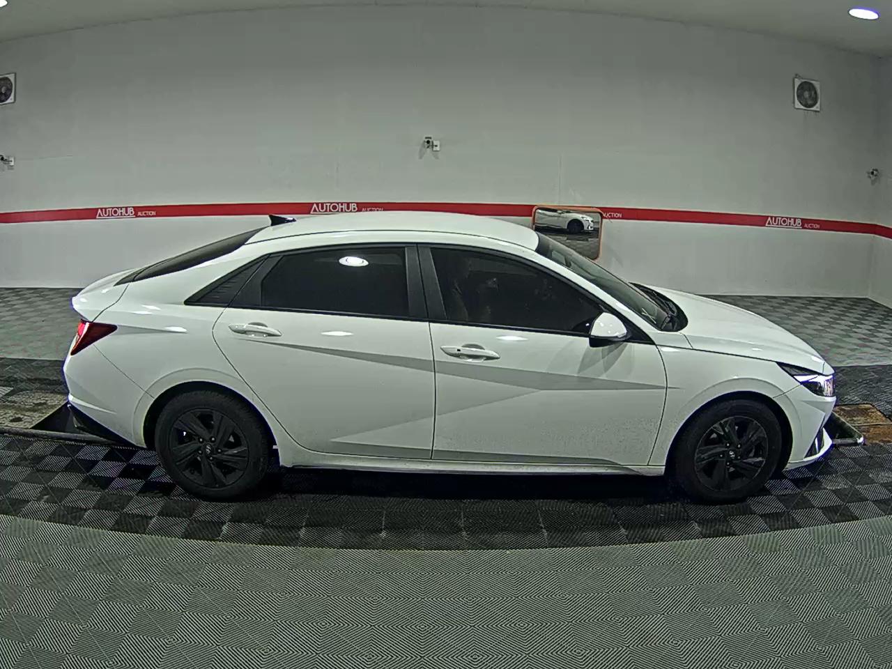 Hyundai Elantra 2023 - Image 3