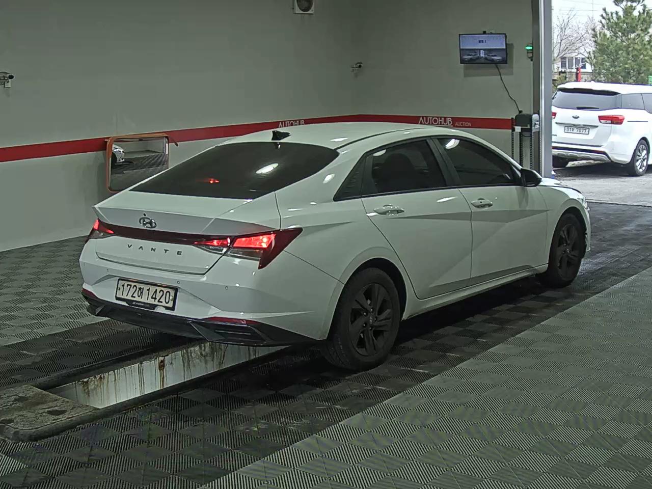 Hyundai Elantra 2023 - Image 4