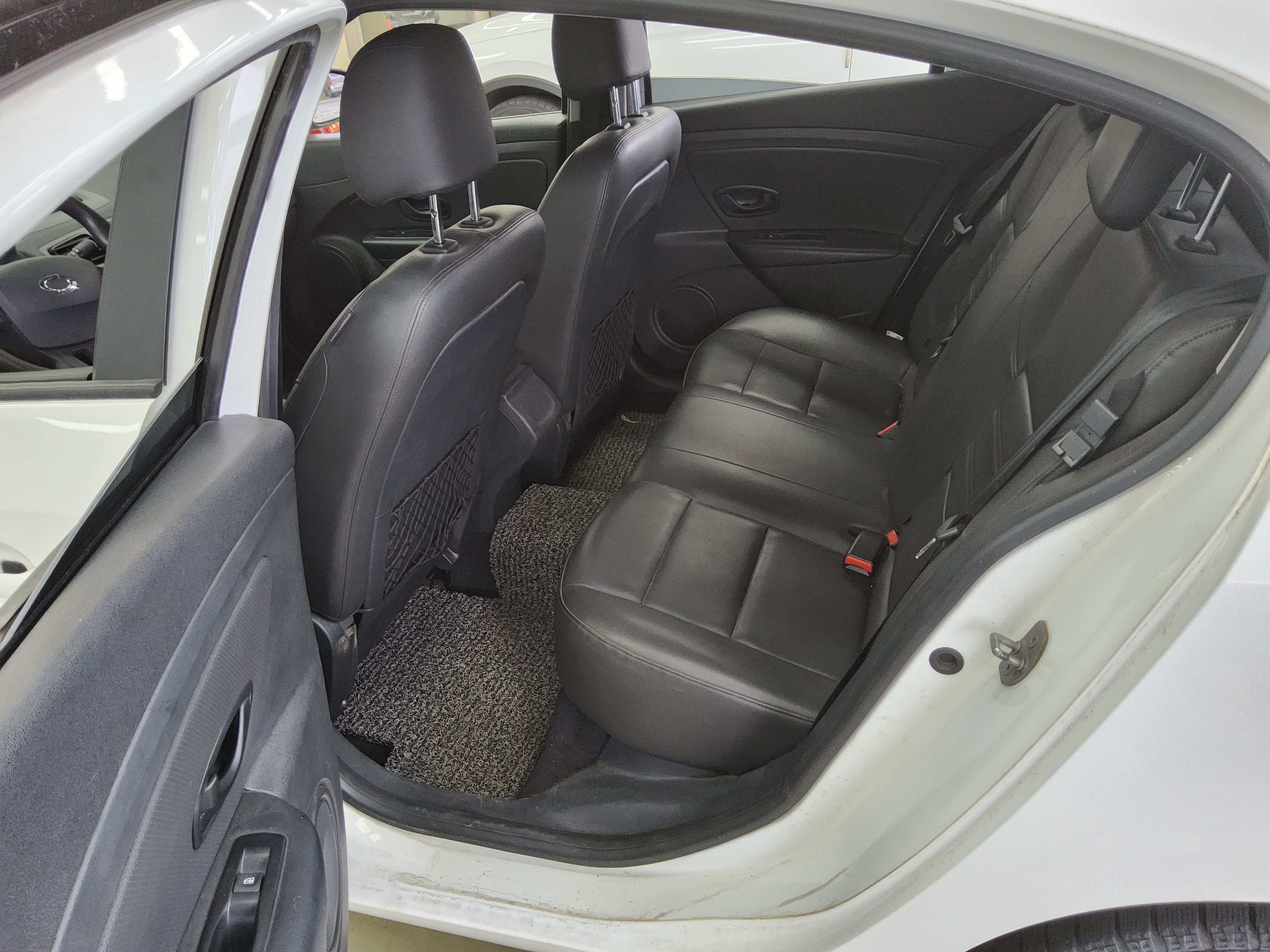 Renault Samsung SM3 2017 - Image 11