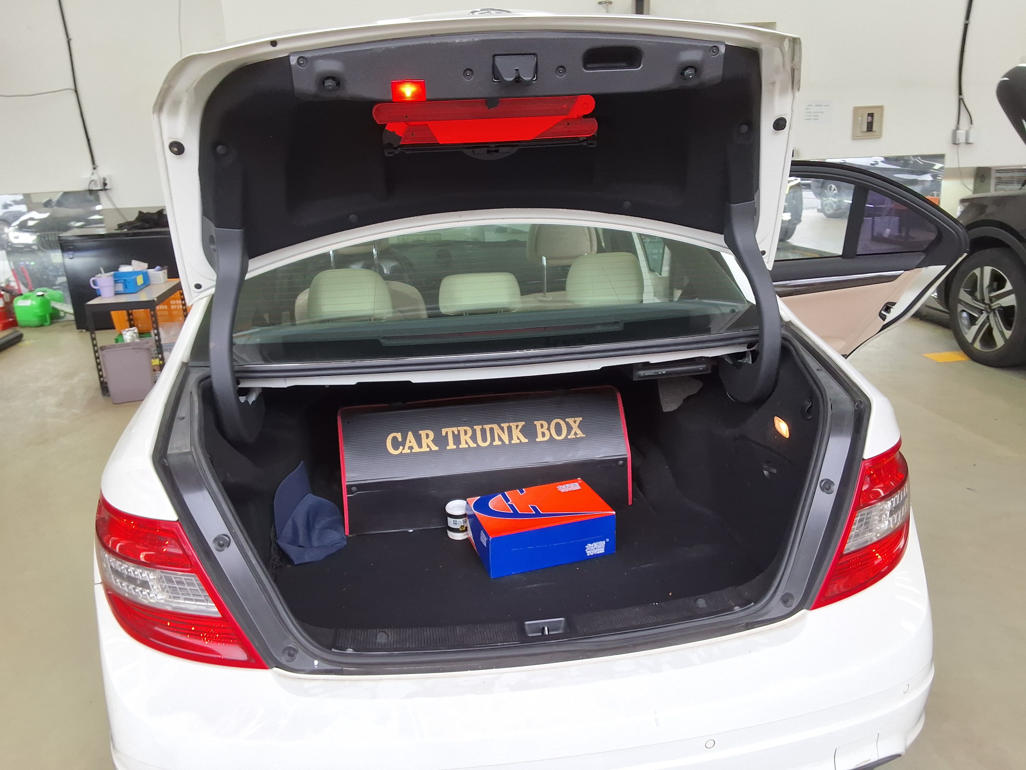 Mercedes-Benz C-Class 2009 - Image 14