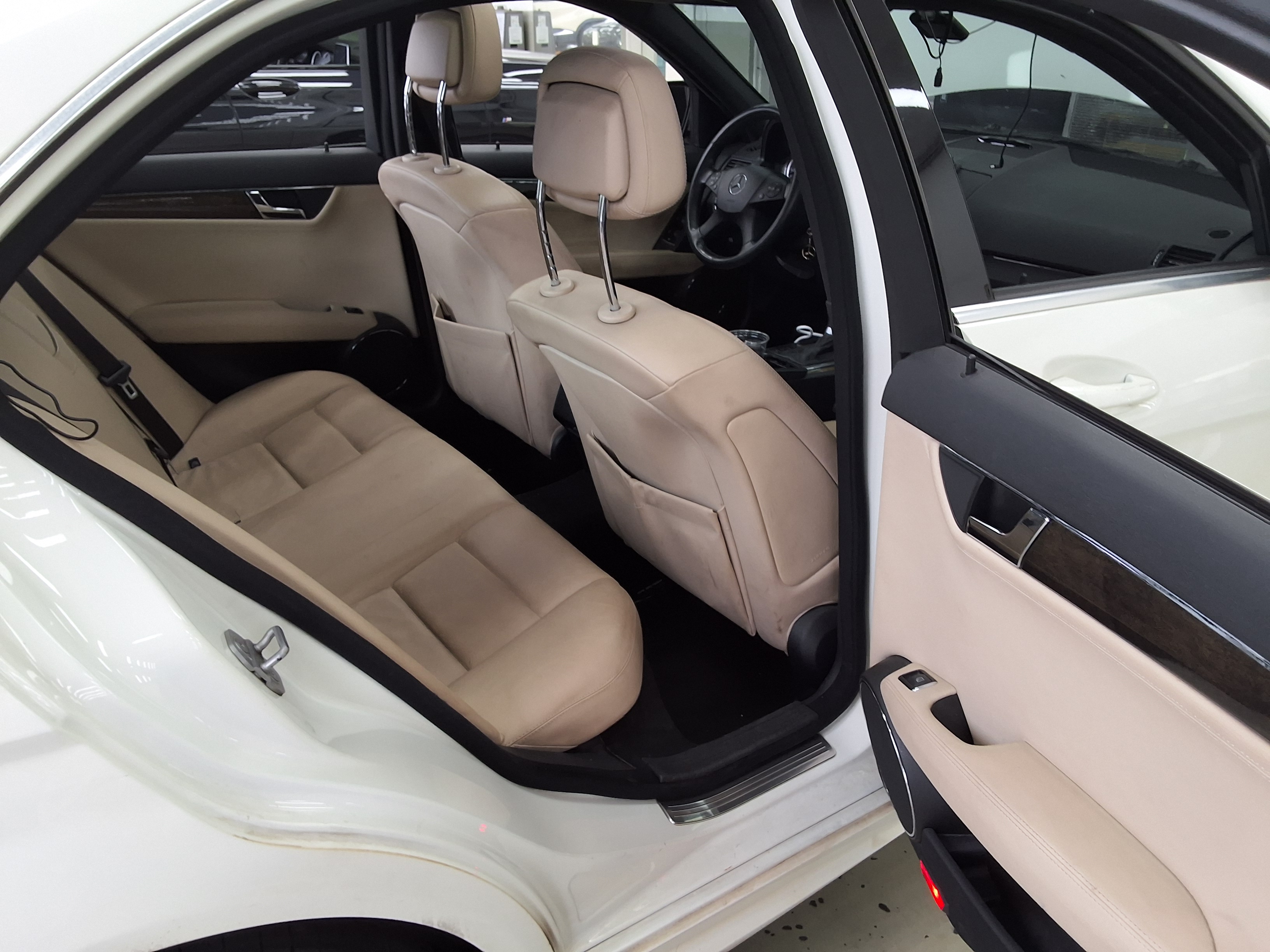 Mercedes-Benz C-Class 2009 - Image 12