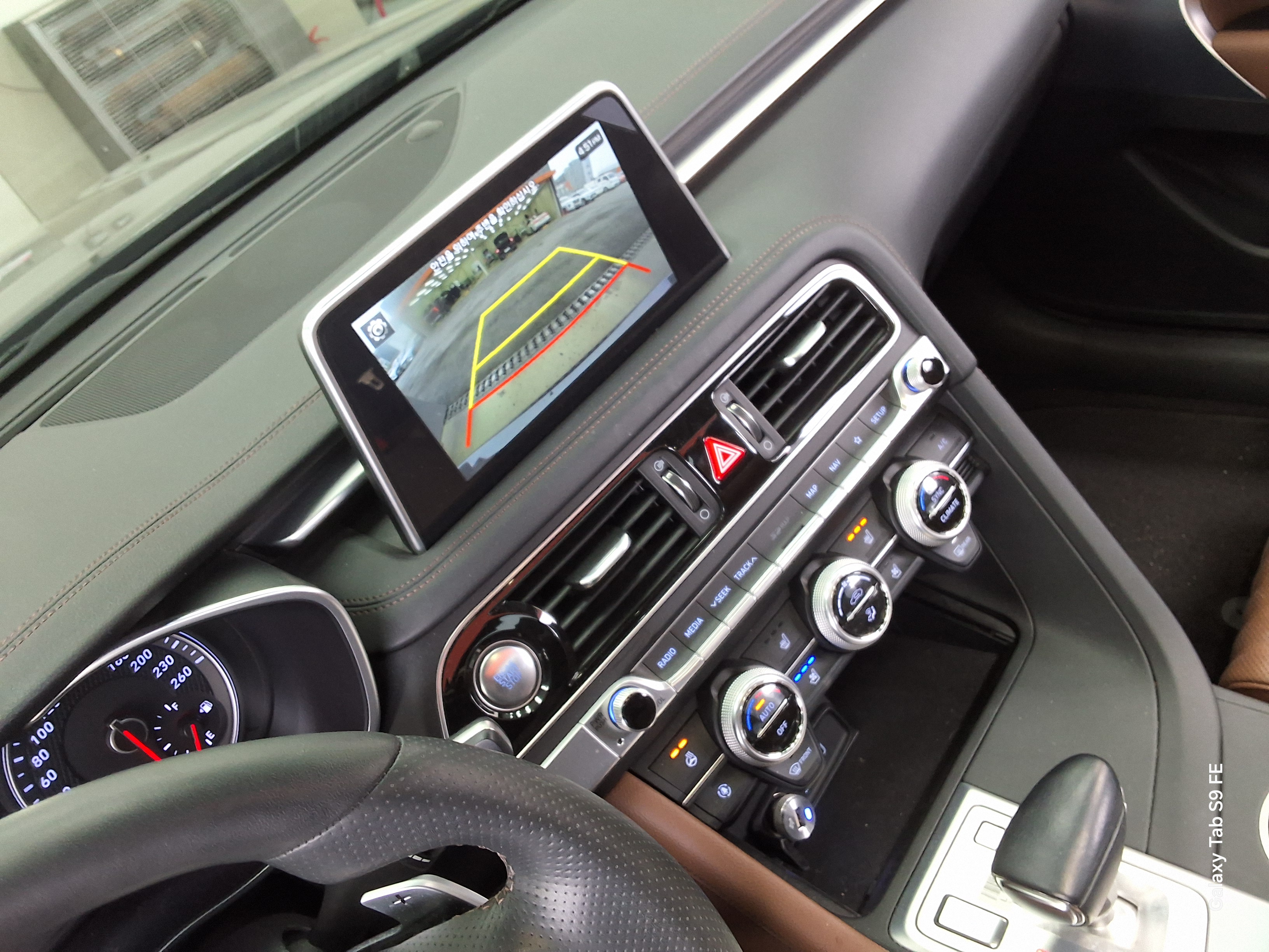 Genesis G70 2019 - Image 18