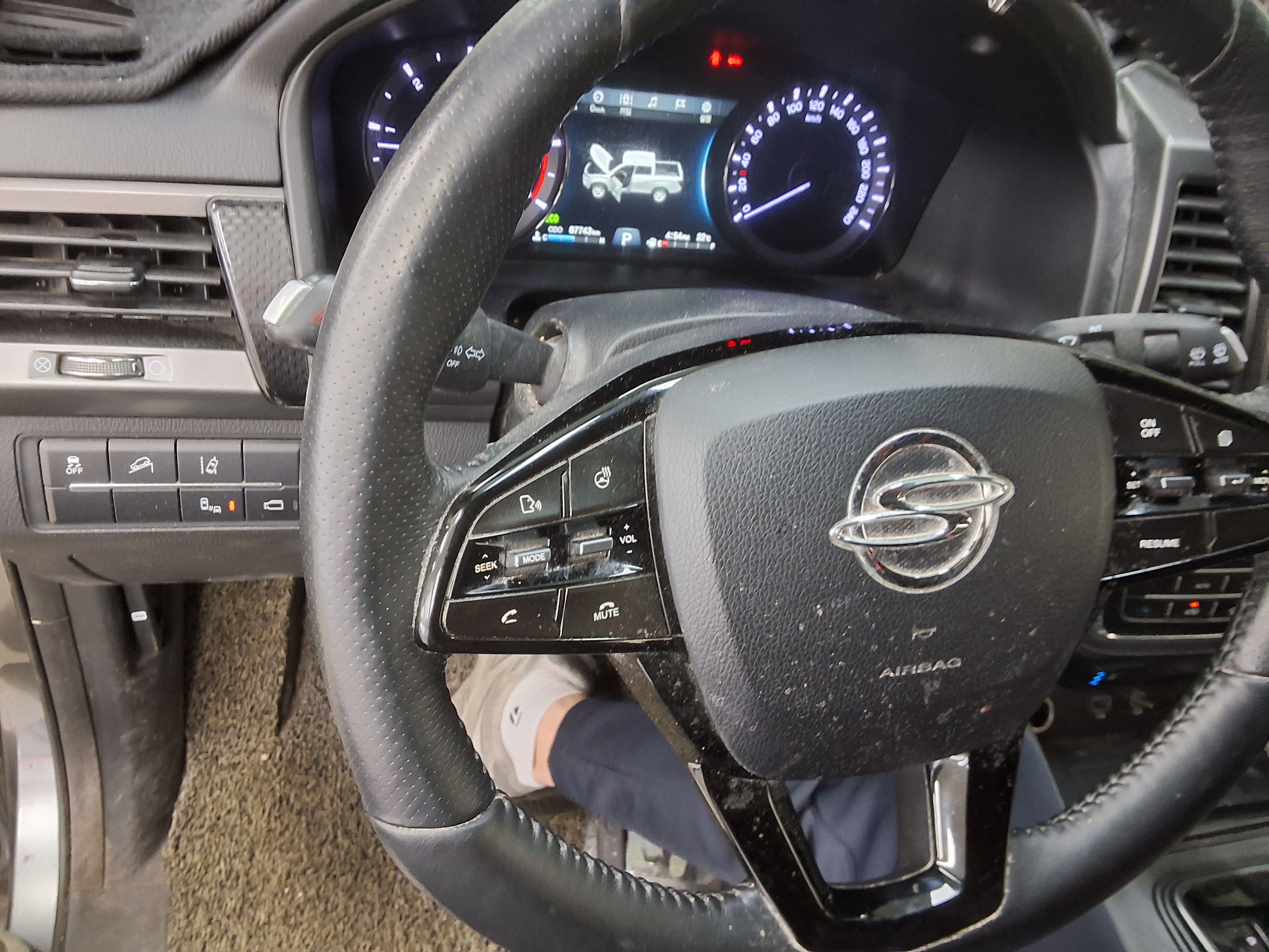 KG Mobility Rexton Sports - 16
