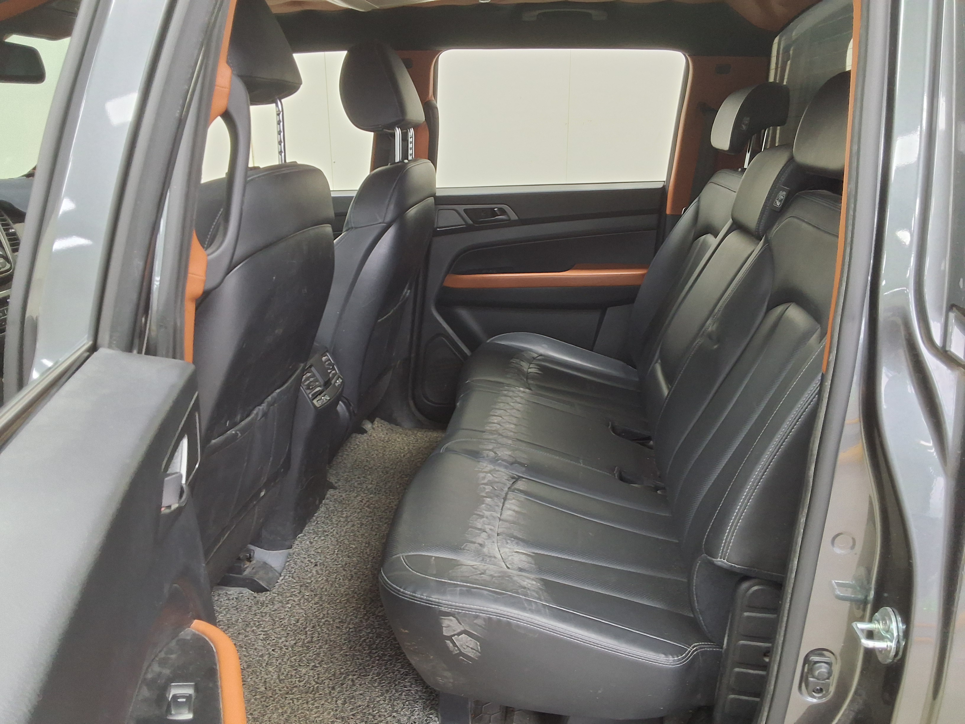 KG Mobility Rexton Sports - 11