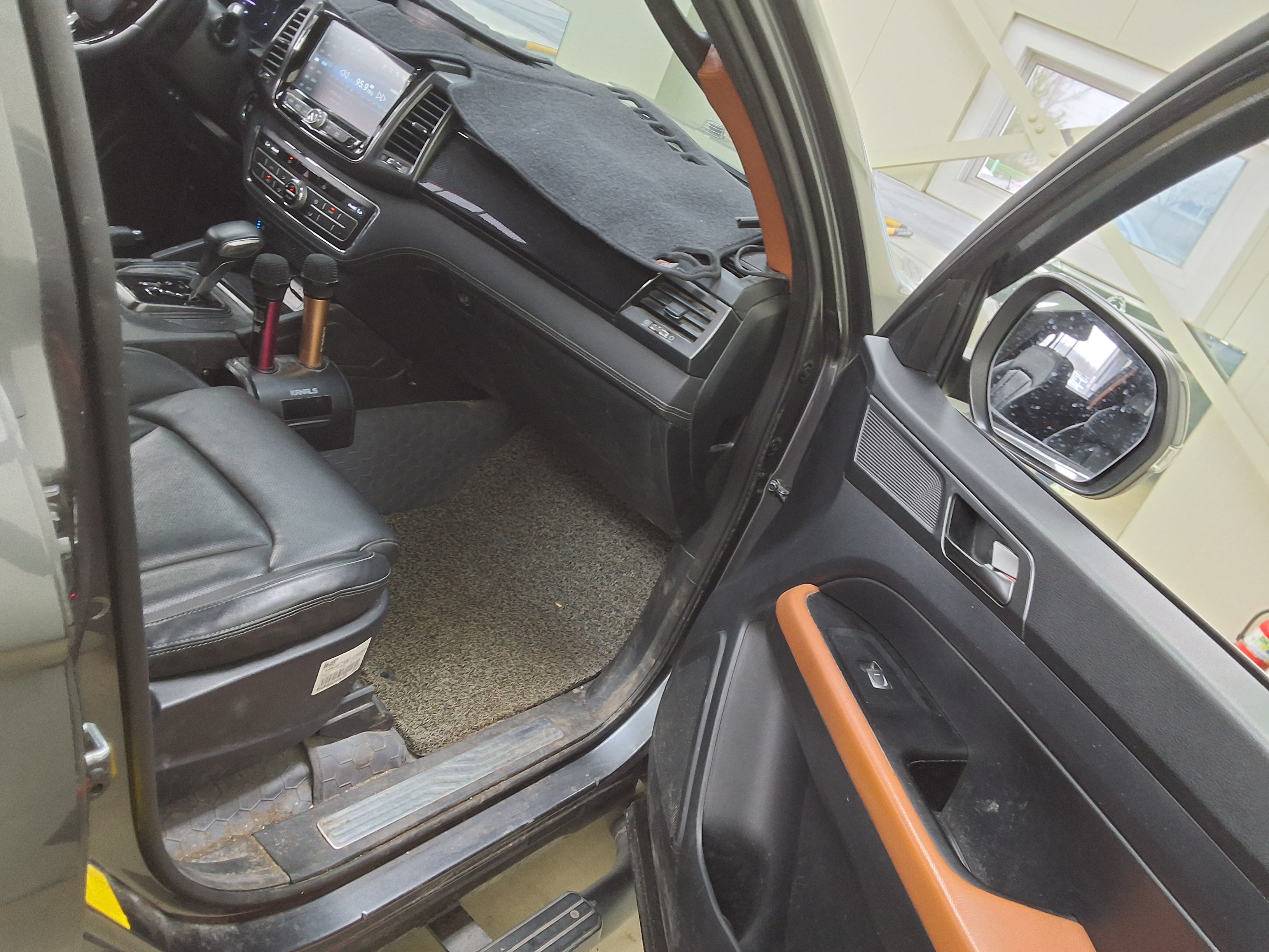 KG Mobility Rexton Sports - 13